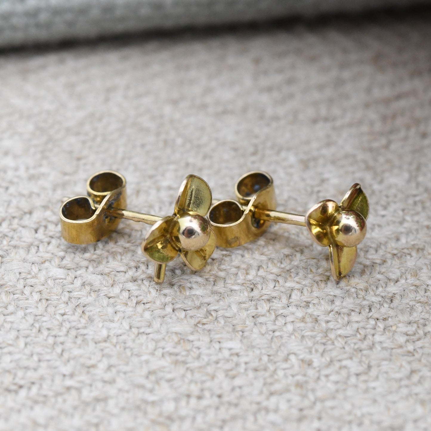 Vintage 9ct Gold Floral Leaf Stud Earrings 1977 - Mid-Century Leaves | Delicate Solid Gold Studs | Gift for Her | Butterfly Backs