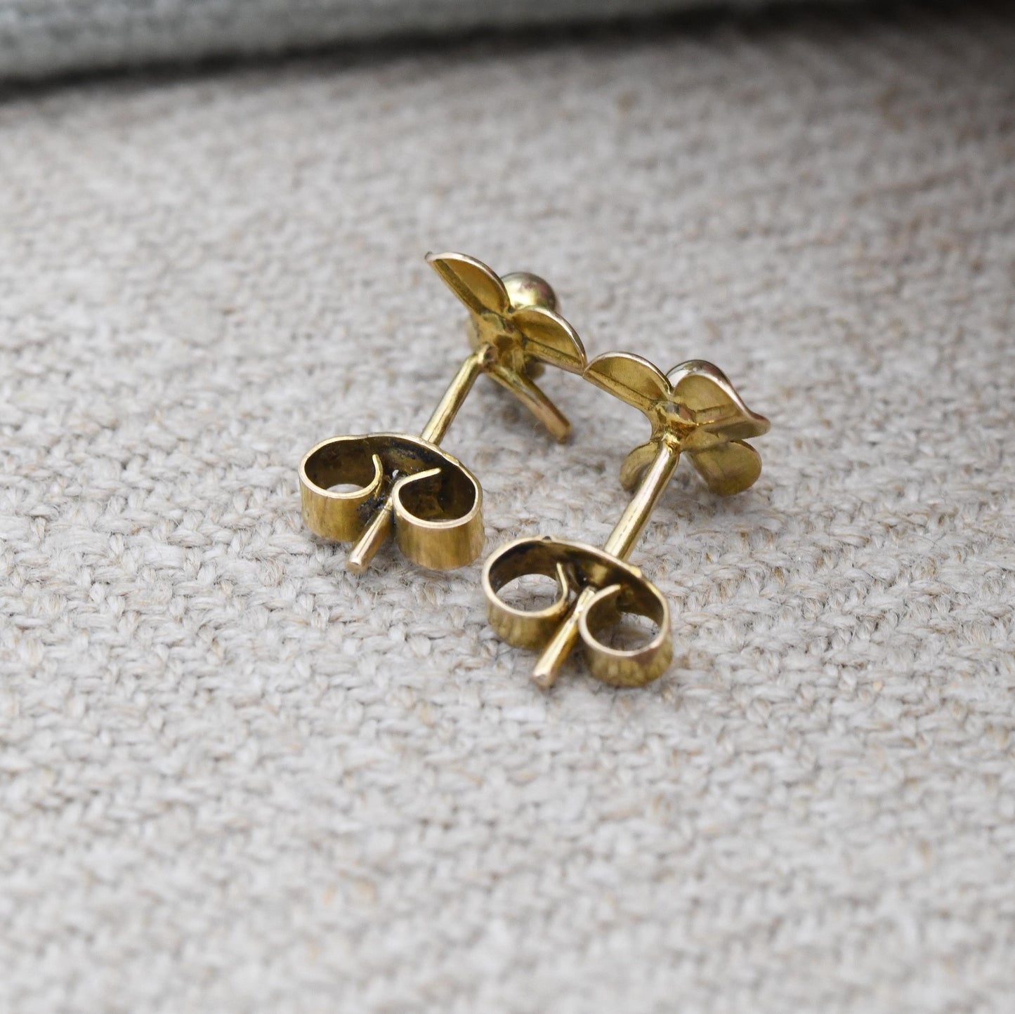 Vintage 9ct Gold Floral Leaf Stud Earrings 1977 - Mid-Century Leaves | Delicate Solid Gold Studs | Gift for Her | Butterfly Backs