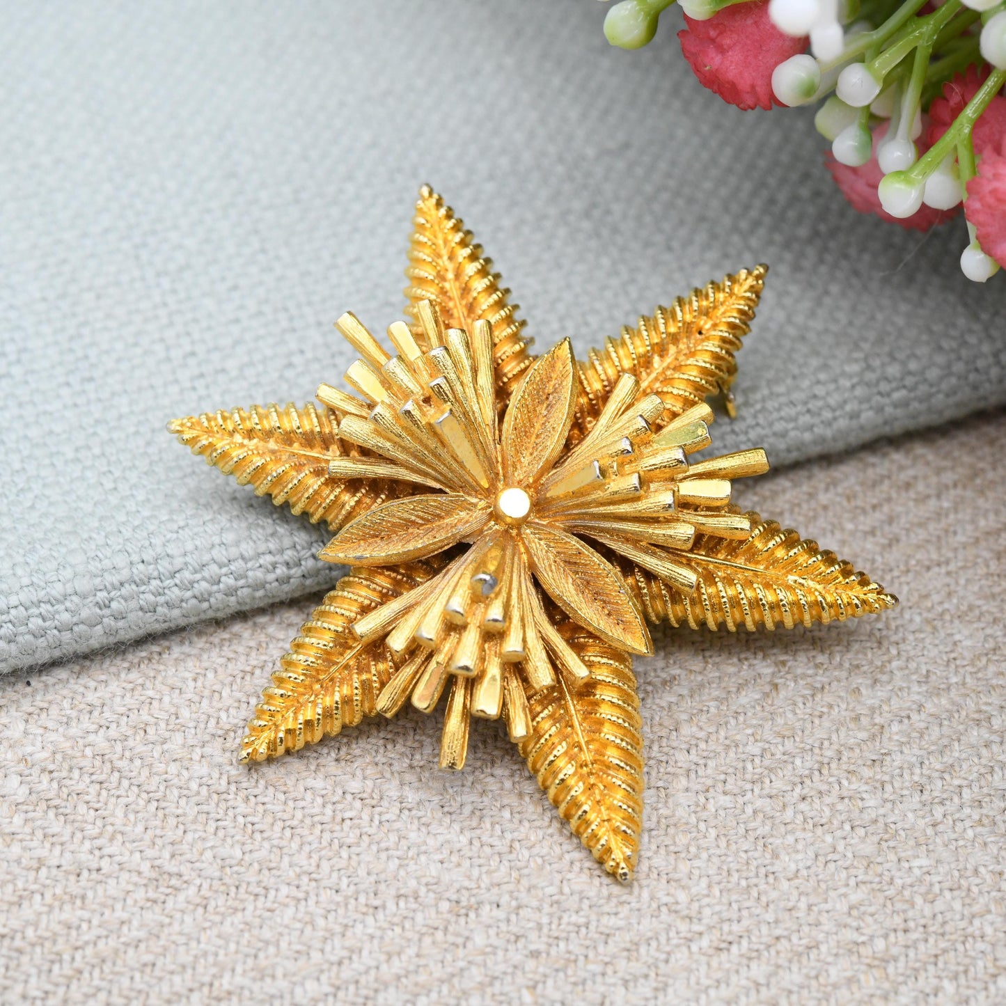 Vintage Mid-Century Textured Star Brooch - Matt and Shiny Gold Colour Costume Jewellery | Six-Pointed Star with Spray | Brushed Effect