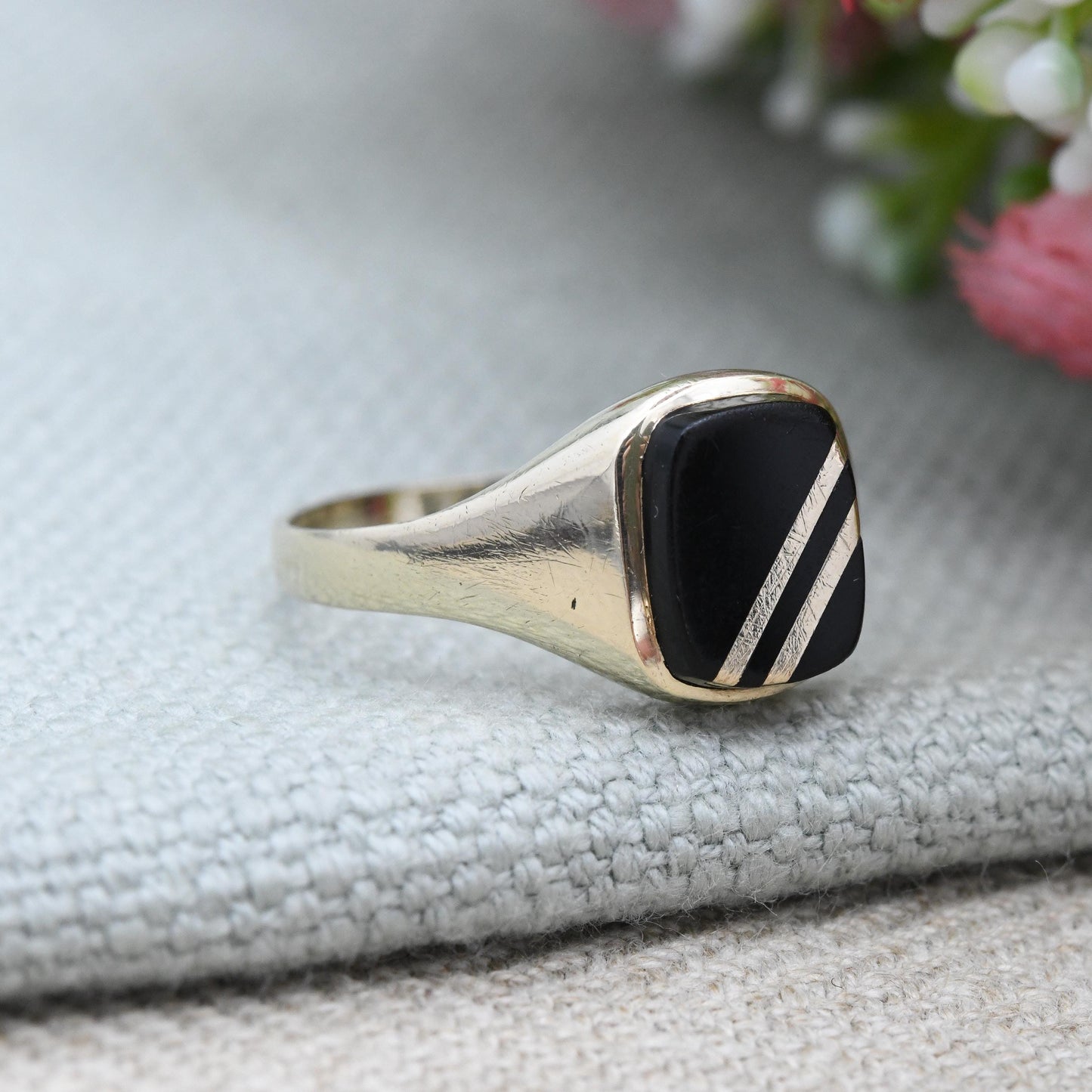 Vintage 9ct Gold Onyx Signet Ring 1988 with Double Gold Stripes - Mid-Century Unisex Jewellery Gift for Him | UK Size - S | US Size - 9