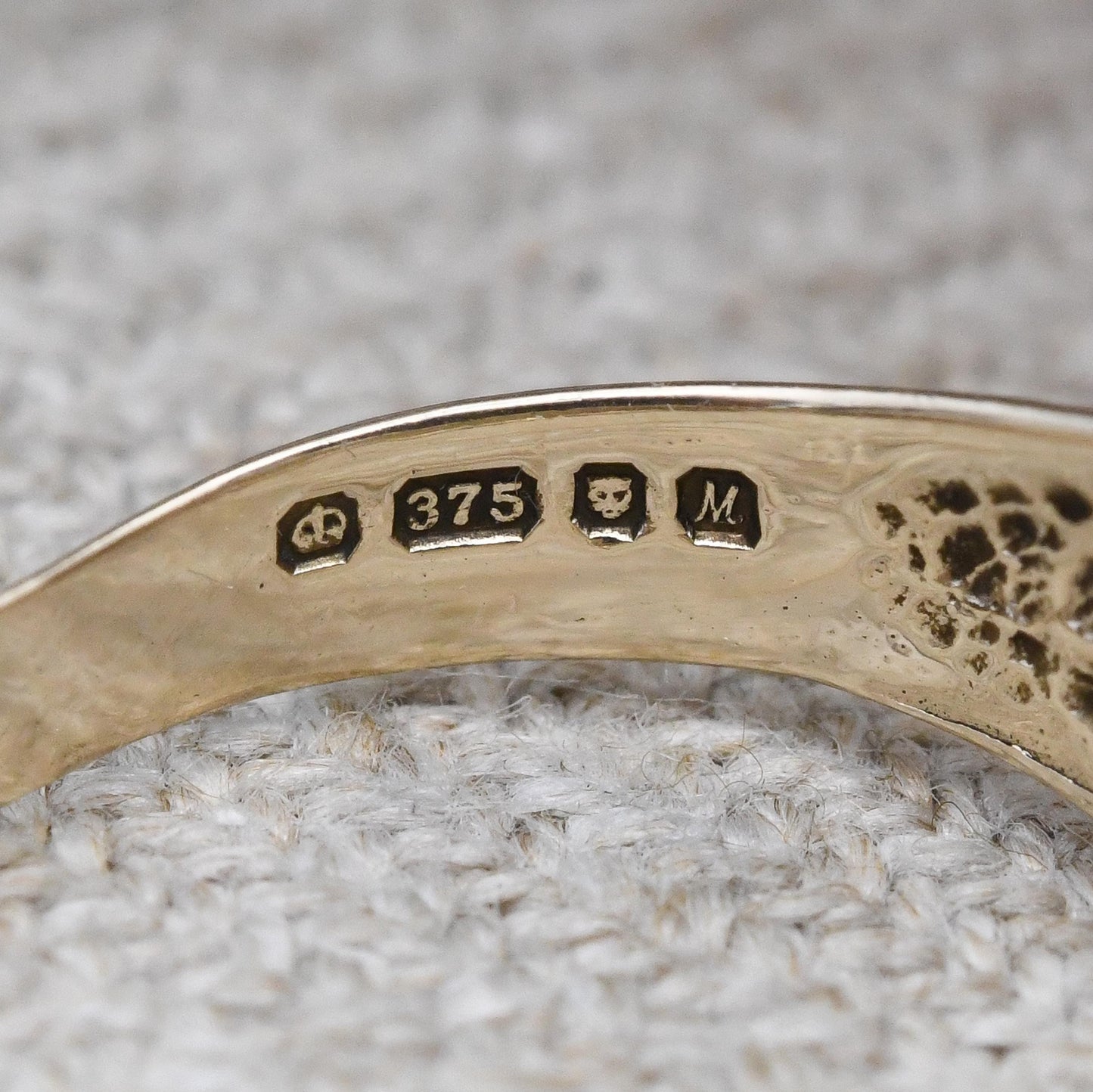 Vintage 9ct Gold Keeper Ring 1986 - 1980s Textured Knotted Band Love Symbol | Everyday Gold Jewellery | UK Size - N | US Size - 6 3/4