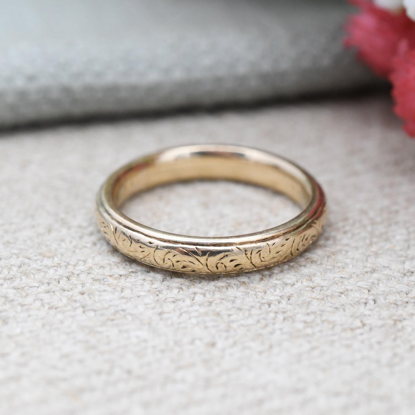 Vintage 9ct Gold Engraved Band Ring 1947 - Rounded Small Size Solid Yellow Gold Wedding Band Unisex Pinkie | UK Size - H | US Size - 3 3/4