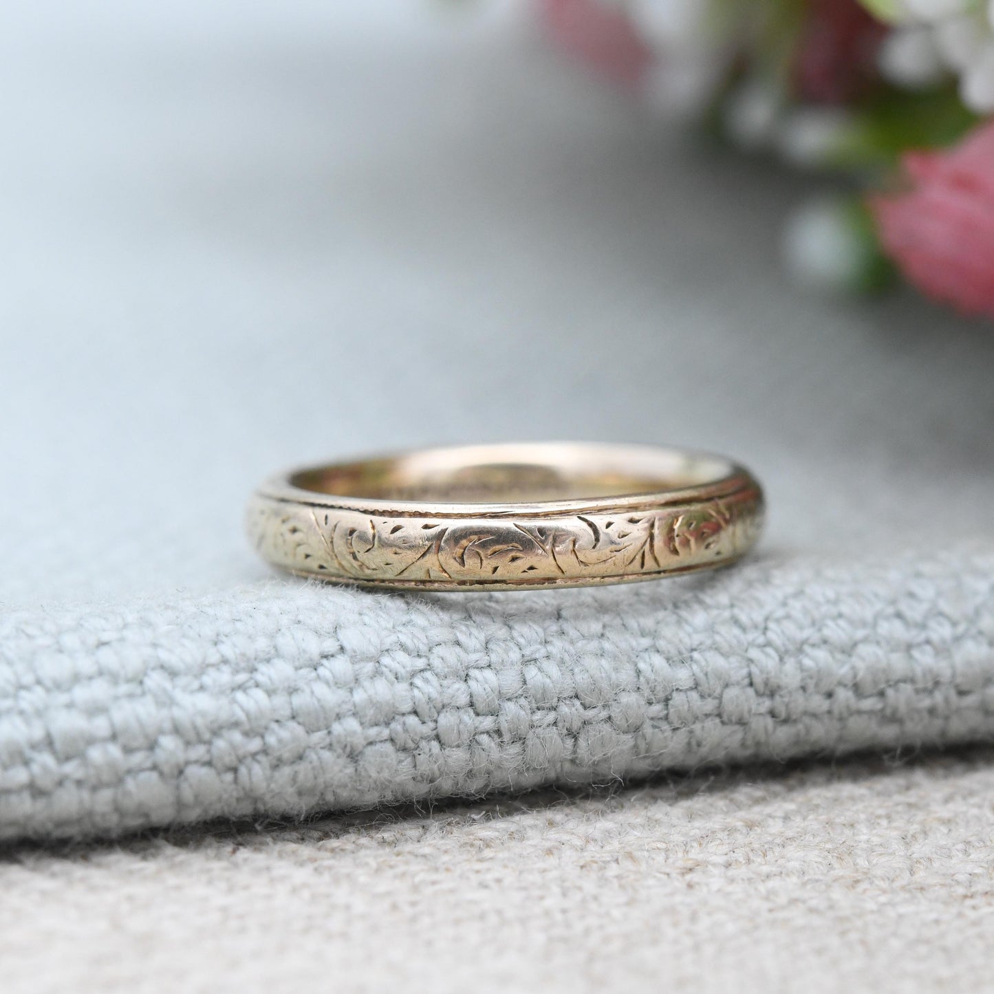 Vintage 9ct Gold Engraved Band Ring 1947 - Rounded Small Size Solid Yellow Gold Wedding Band Unisex Pinkie | UK Size - H | US Size - 3 3/4