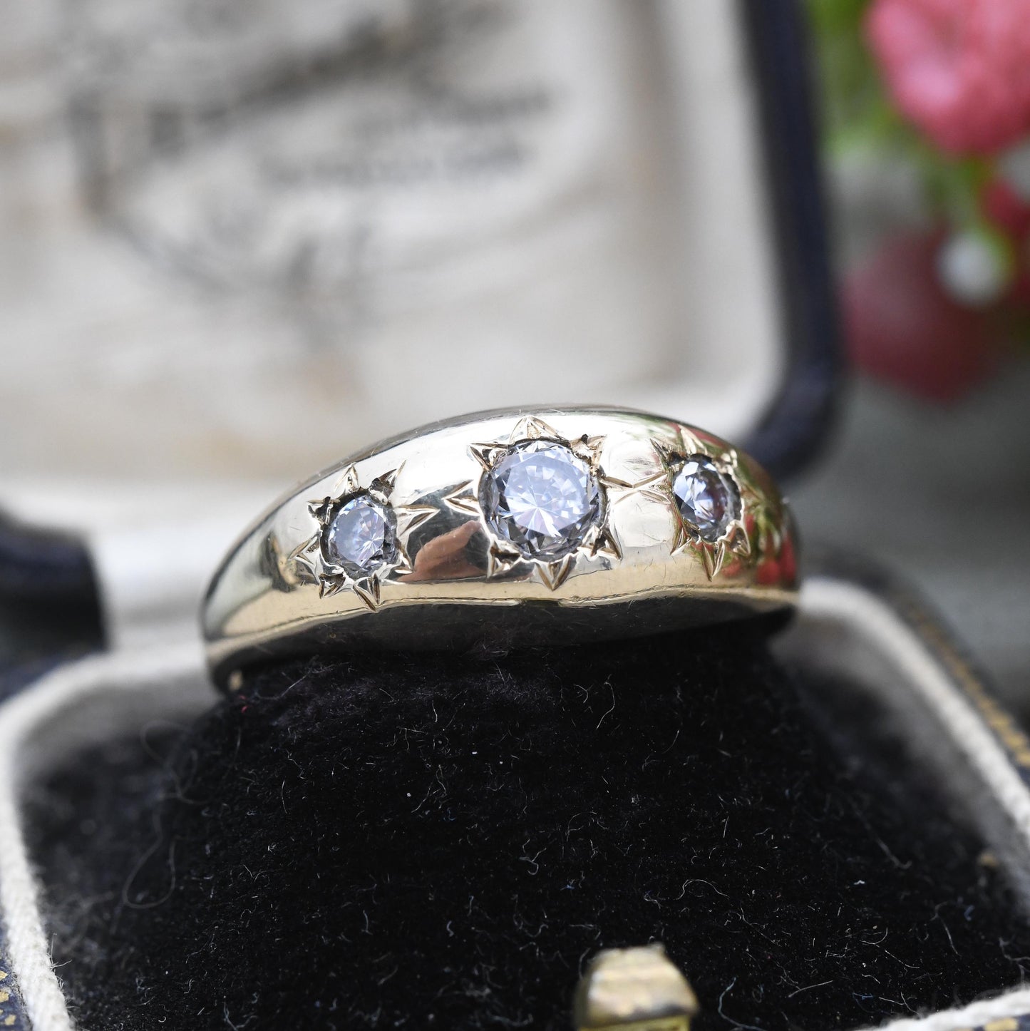 Vintage 9ct Gold Flush Set Three Stone Ring 1996 - Starburst Star Set Large CZ Stone Unisex Gold Gift | UK Size - S 1/2 | US Size - 9 1/4