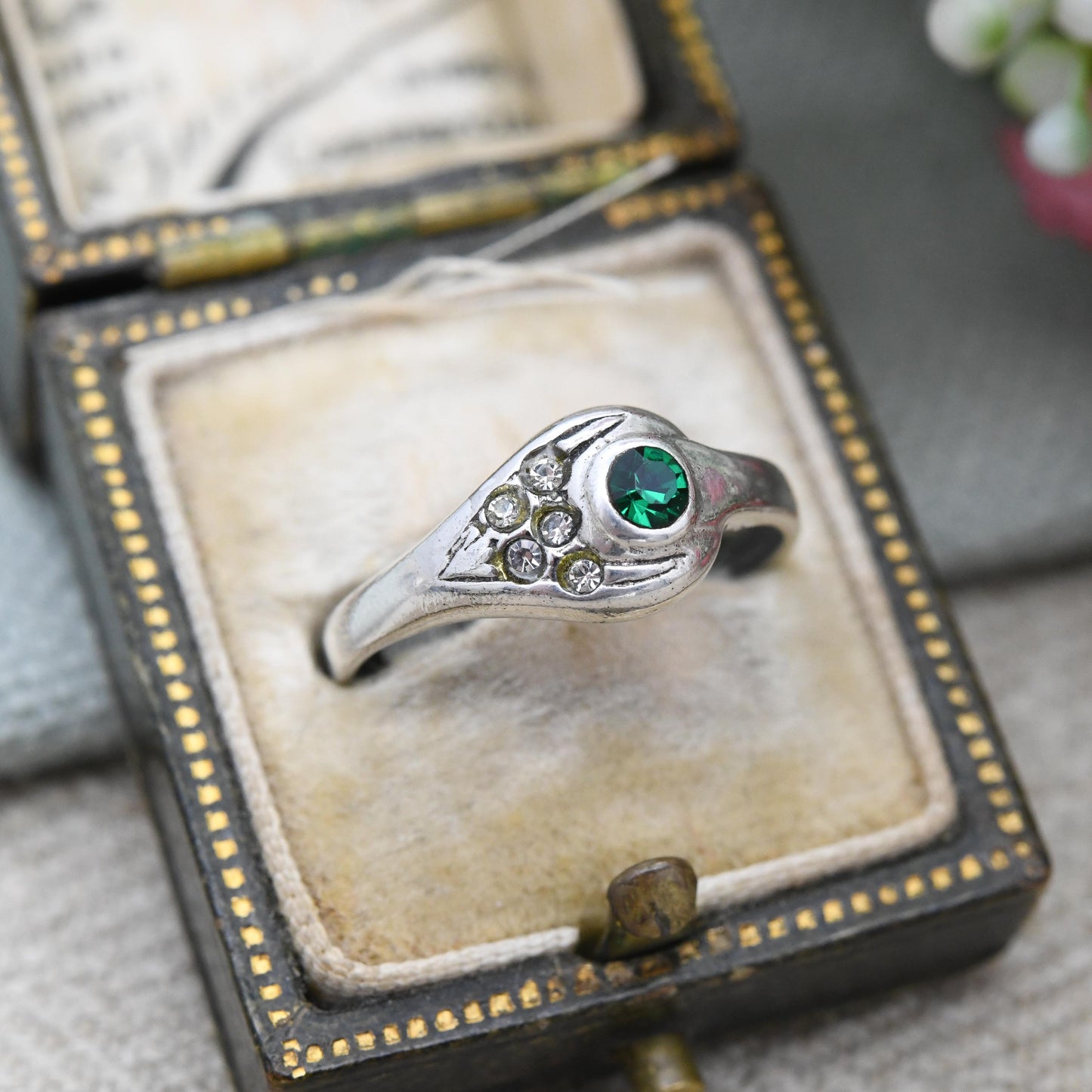 Vintage Sterling Silver Green Stone Statement Ring - Off-Centre Crossover Style | Made in Italy | UK Size - N | US Size - 6 3/4