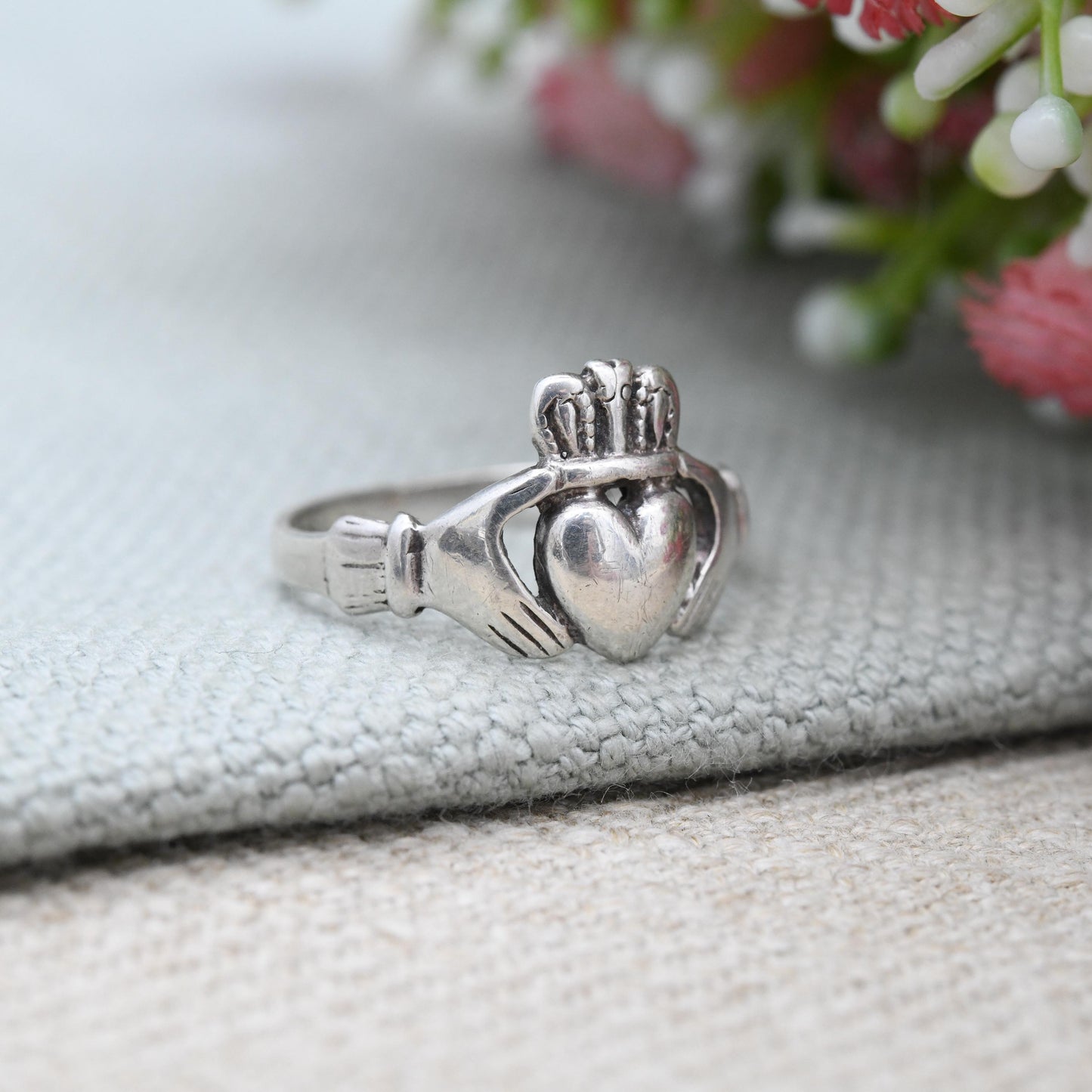 Vintage Irish Sterling Silver Claddagh Ring 1984 - Dublin Hallmarks Made in Ireland Symbol Hands Holding Heart Ring | UK Size - O US - 7 1/4