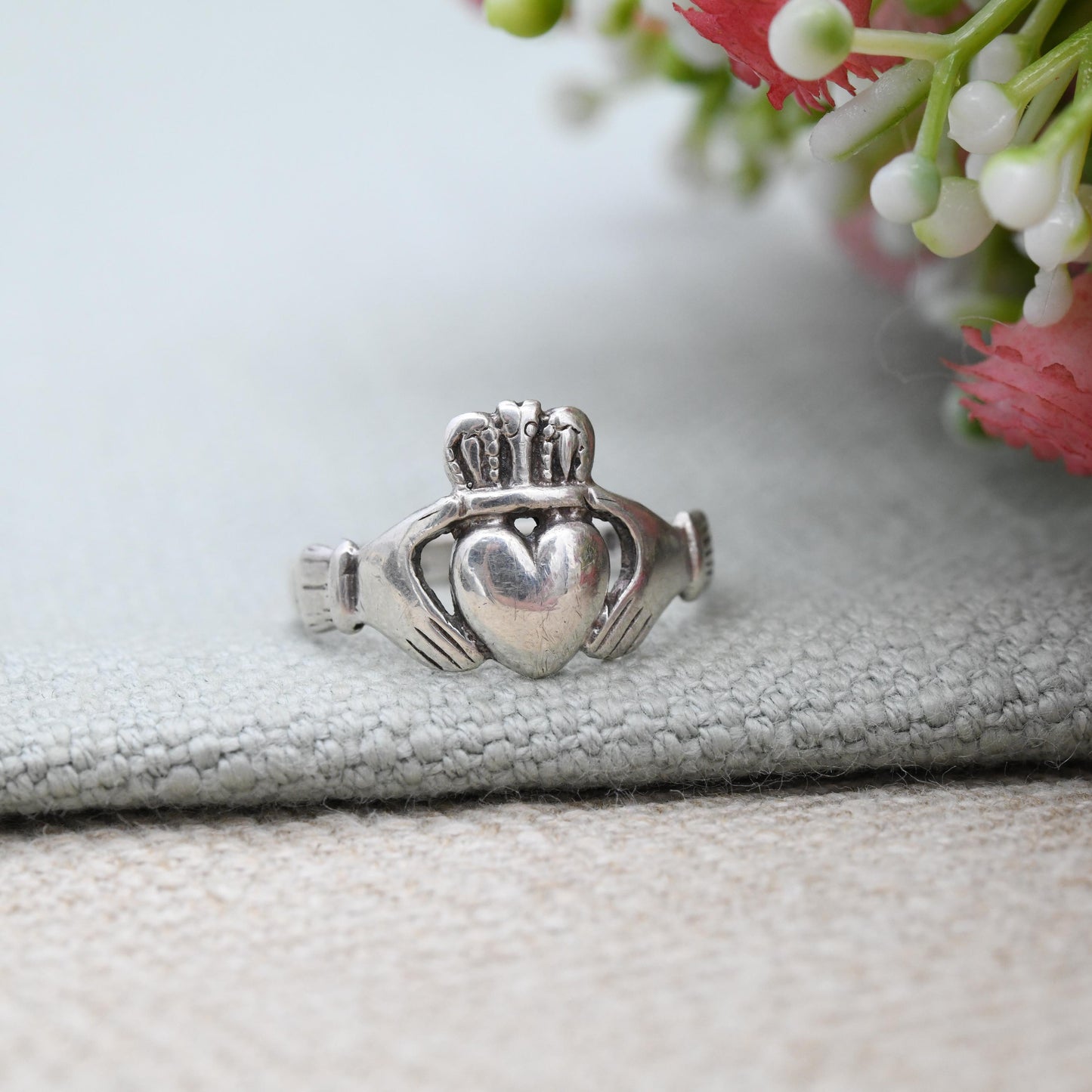 Vintage Irish Sterling Silver Claddagh Ring 1984 - Dublin Hallmarks Made in Ireland Symbol Hands Holding Heart Ring | UK Size - O US - 7 1/4