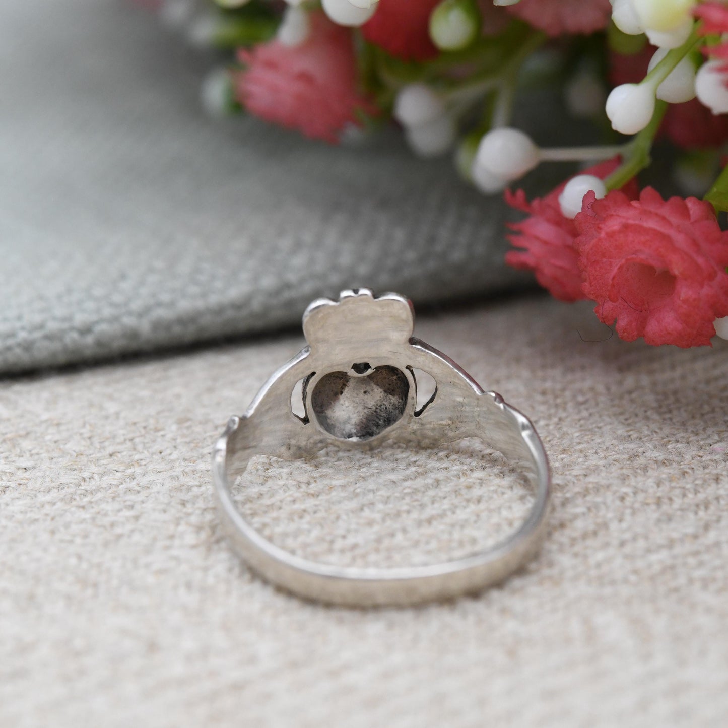 Vintage Irish Sterling Silver Claddagh Ring 1984 - Dublin Hallmarks Made in Ireland Symbol Hands Holding Heart Ring | UK Size - O US - 7 1/4