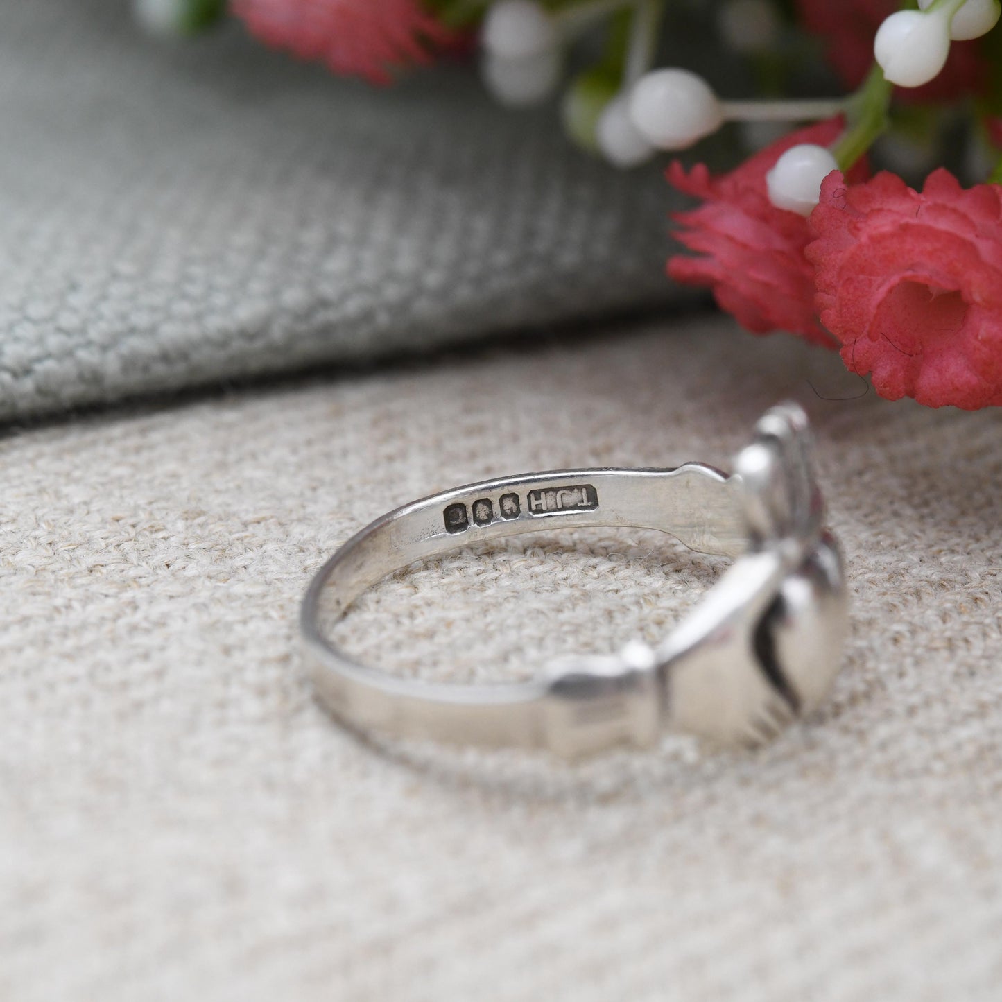 Vintage Irish Sterling Silver Claddagh Ring 1984 - Dublin Hallmarks Made in Ireland Symbol Hands Holding Heart Ring | UK Size - O US - 7 1/4