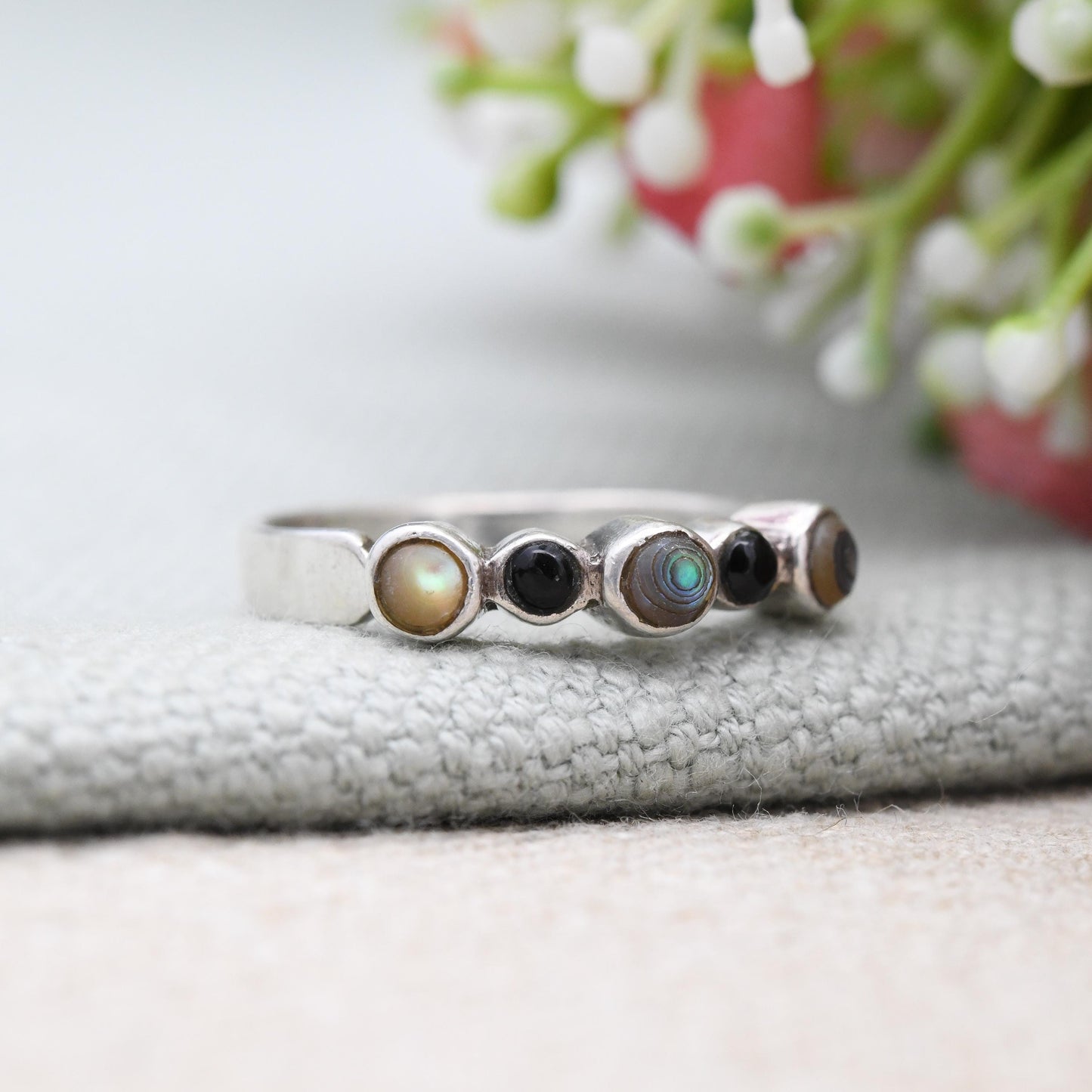 Vintage Sterling Silver Ring Abalone Shell and Black Onyx Ball Design - Pearlescent Peacock Colours Spiral | UK Size - R | US Size - 8 3/4