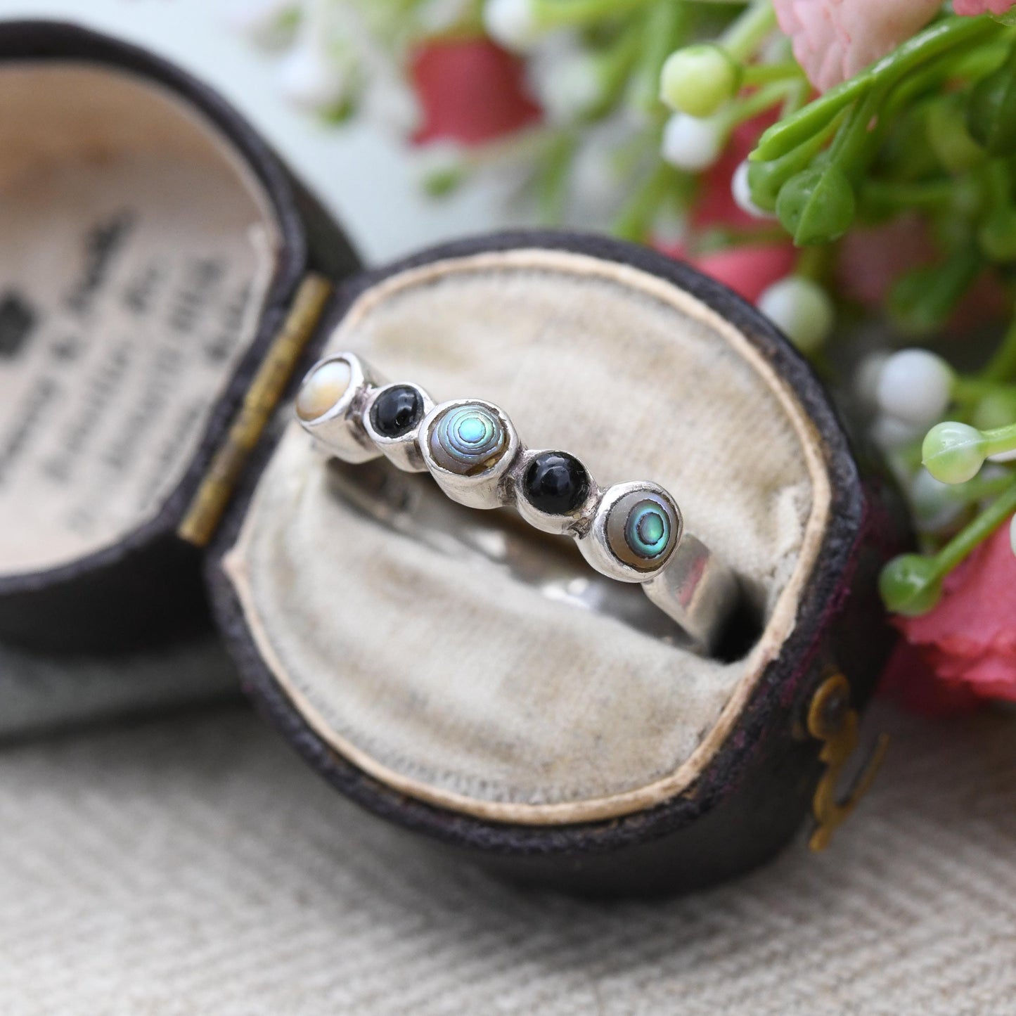 Vintage Sterling Silver Ring Abalone Shell and Black Onyx Ball Design - Pearlescent Peacock Colours Spiral | UK Size - R | US Size - 8 3/4