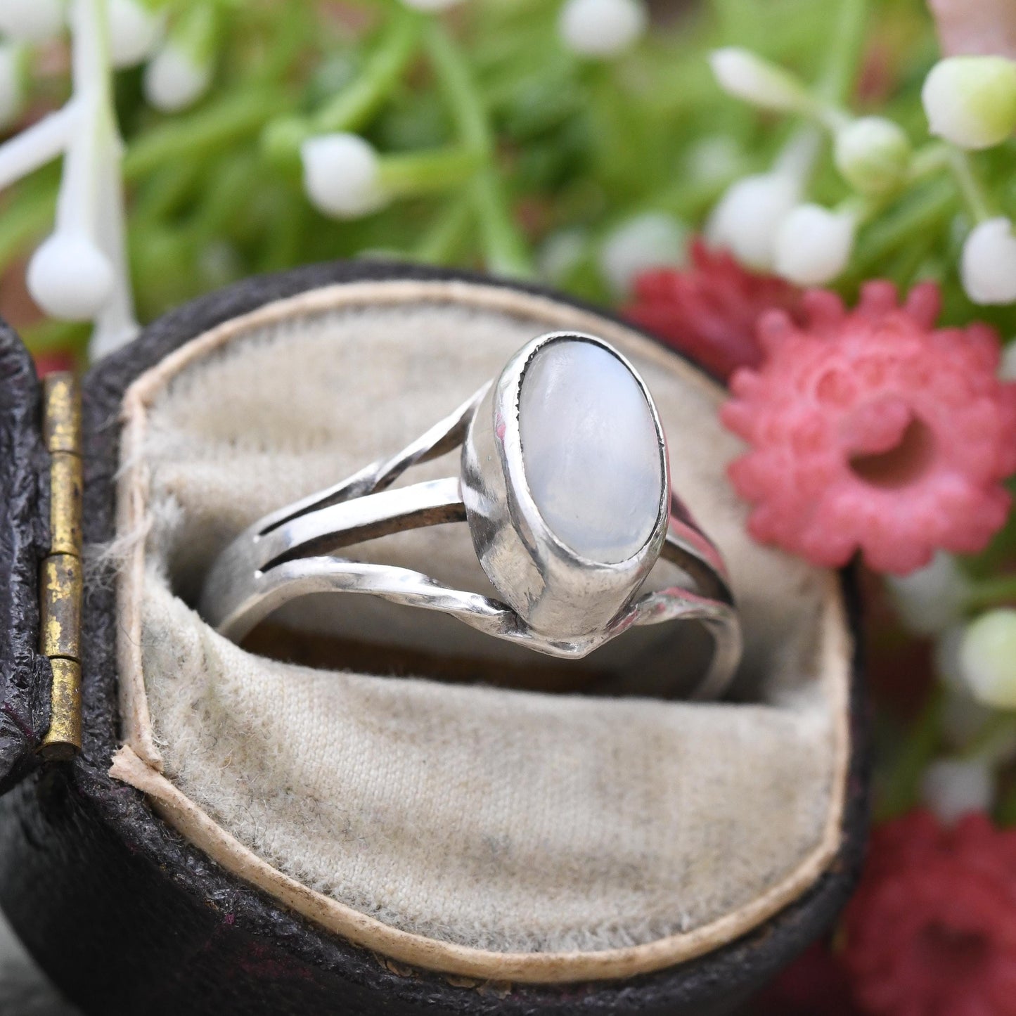 Vintage Sterling Silver Moonstone Ring - Split Twist Minimal Design Cabochon Gemstone Mid-Century Modern | UK Size - M | US Size - 6 1/4