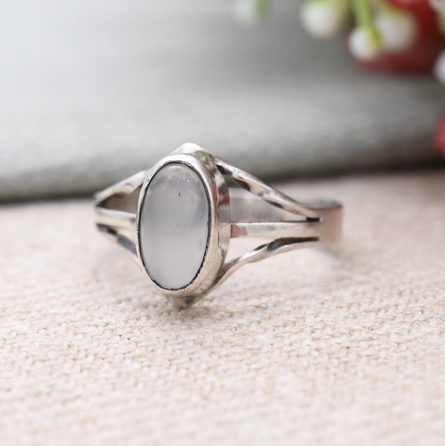 Vintage Sterling Silver Moonstone Ring - Split Twist Minimal Design Cabochon Gemstone Mid-Century Modern | UK Size - M | US Size - 6 1/4