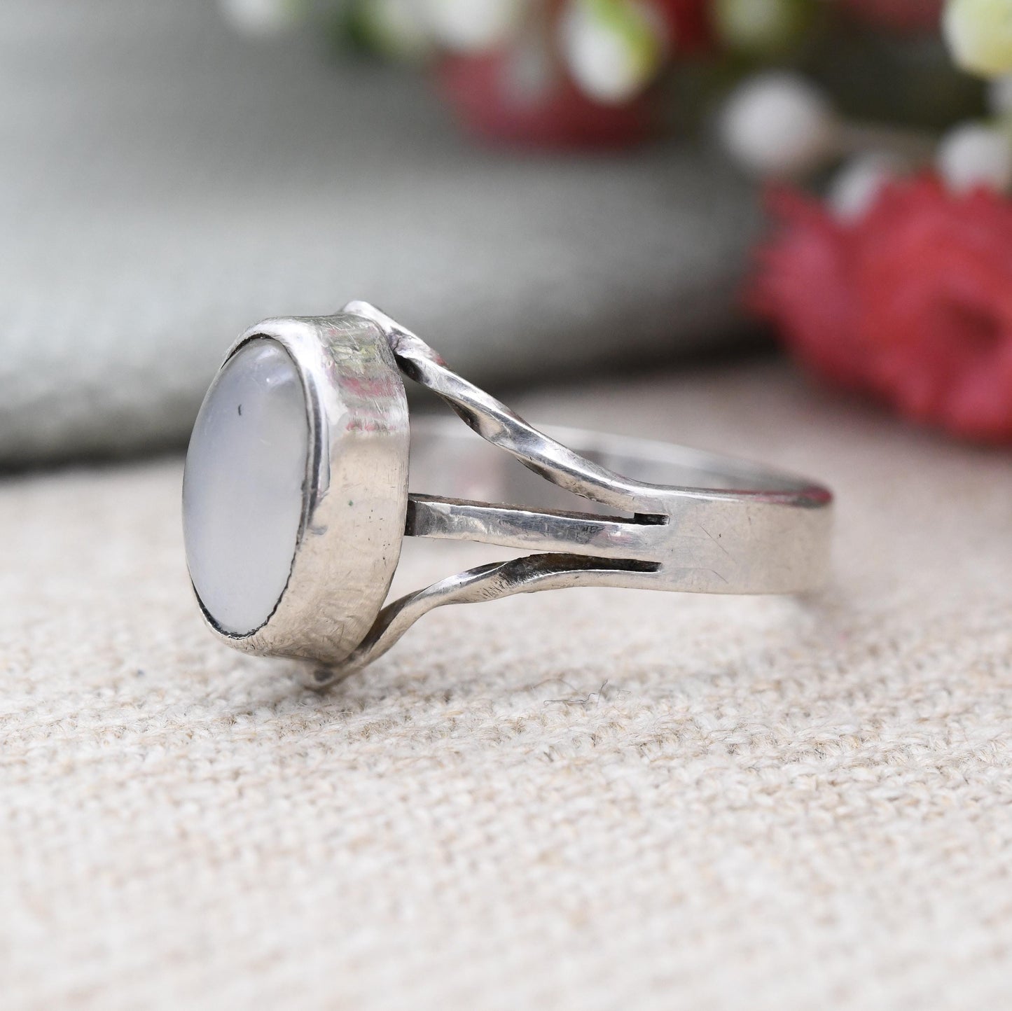 Vintage Sterling Silver Moonstone Ring - Split Twist Minimal Design Cabochon Gemstone Mid-Century Modern | UK Size - M | US Size - 6 1/4