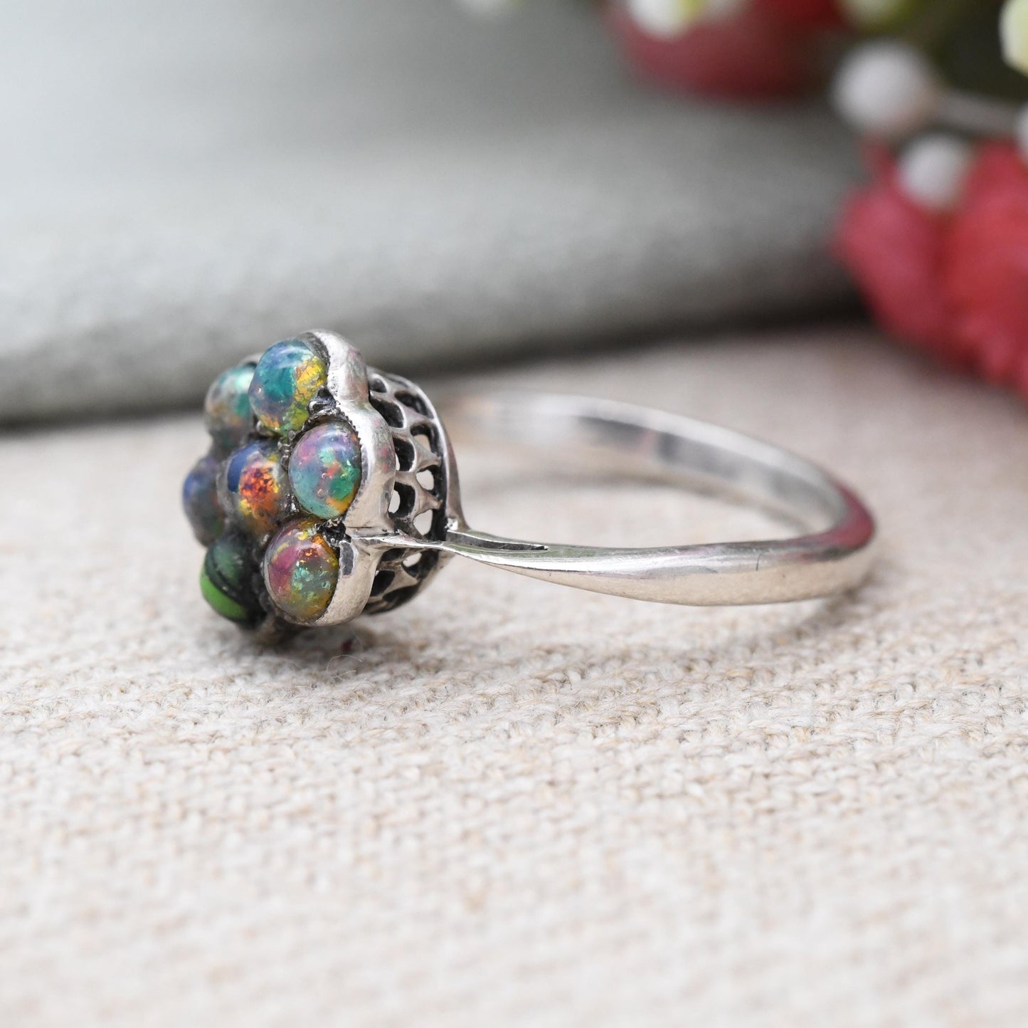 Vintage Silver Foiled Glass Daisy Ring c 1930s - Pretty Cluster Flower Statement Cocktail Ring Faux Opal | UK Size - M 1/4 | US Size - 6 1/4