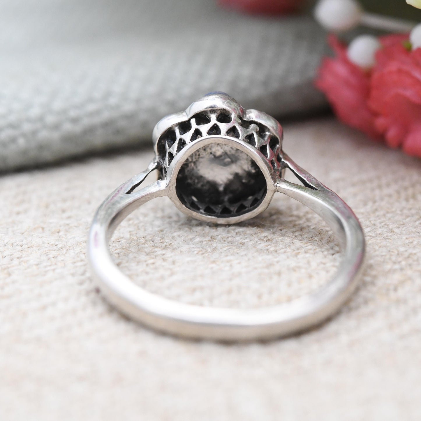 Vintage Silver Foiled Glass Daisy Ring c 1930s - Pretty Cluster Flower Statement Cocktail Ring Faux Opal | UK Size - M 1/4 | US Size - 6 1/4