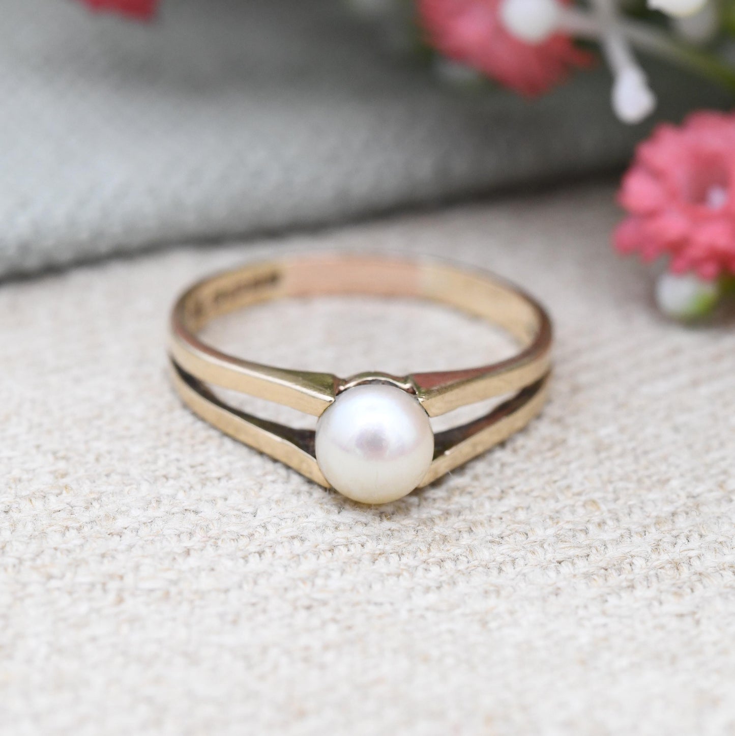 Vintage 9ct Gold Pearl Solitaire Ring 1977 - Mid-Century White Stone | Stylish 1970s Real Pearl Jewellery | UK Size - Q 1/2 US Size - 8 1/2