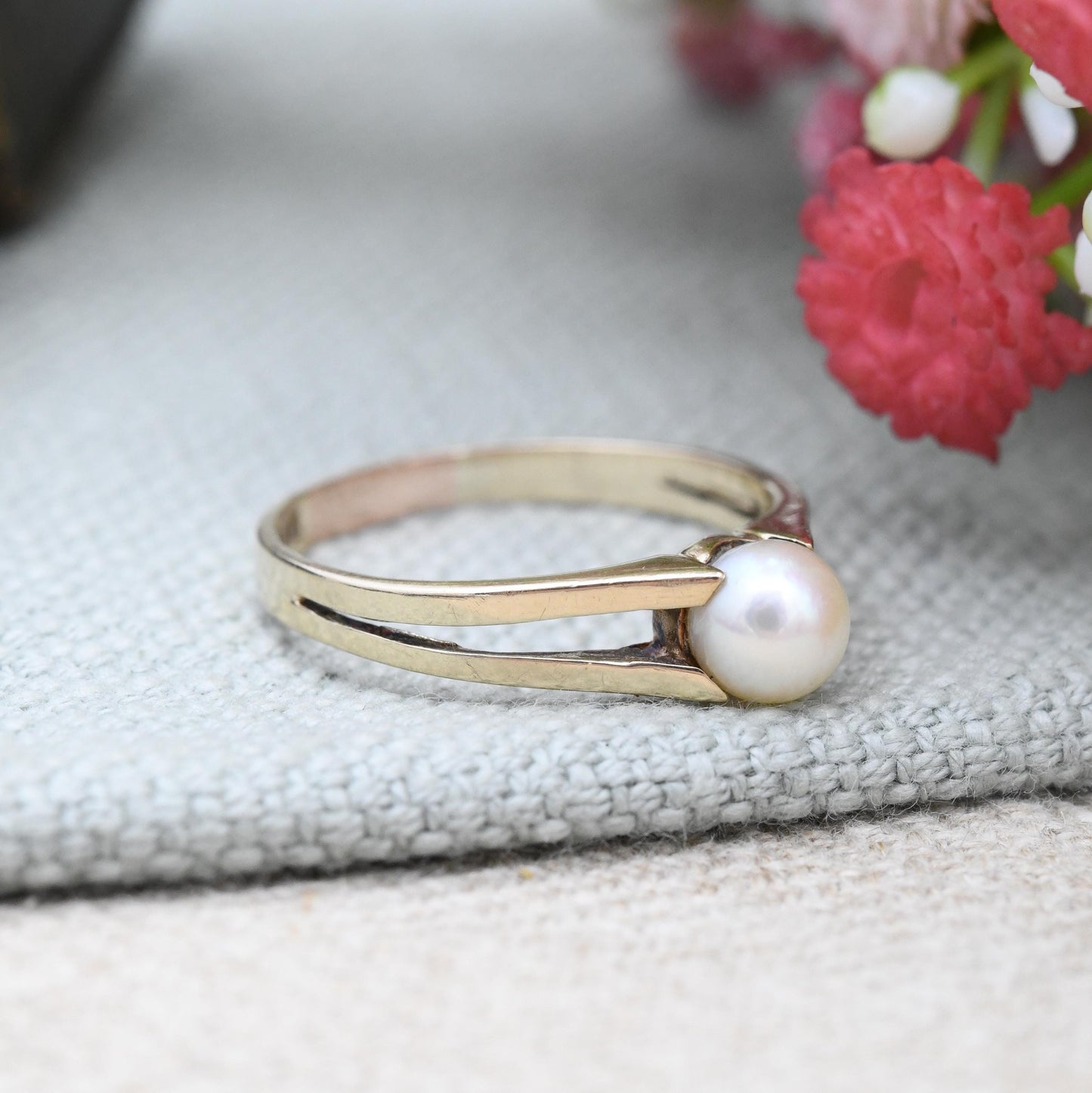 Vintage 9ct Gold Pearl Solitaire Ring 1977 - Mid-Century White Stone | Stylish 1970s Real Pearl Jewellery | UK Size - Q 1/2 US Size - 8 1/2