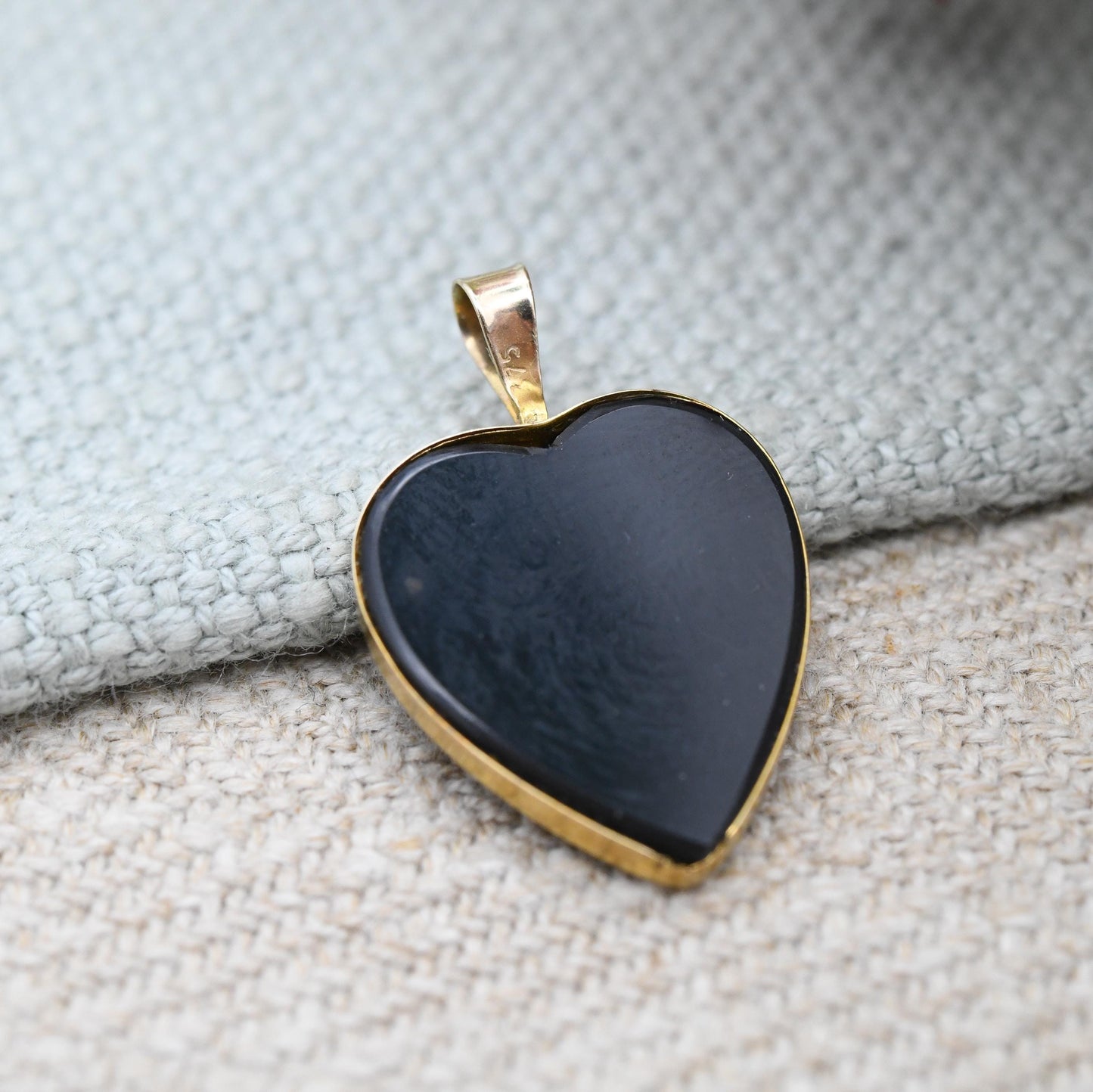 Vintage 9ct Gold Opal and Onyx Heart Pendant Lovebirds Image - Pretty Black Heart Shaped Charm for Necklace | Sweet Gift for Her