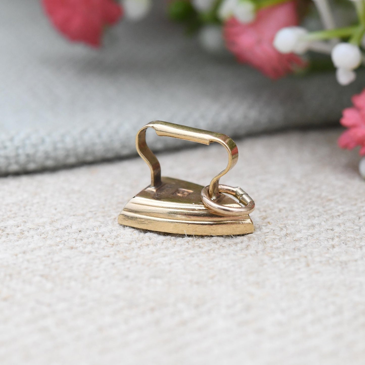 Vintage 9ct Gold Iron Charm Pendant 1973 - Traditional Old Fashioned Style Home Maker Domestic Gift for Charm Bracelet | UK Hallmarks