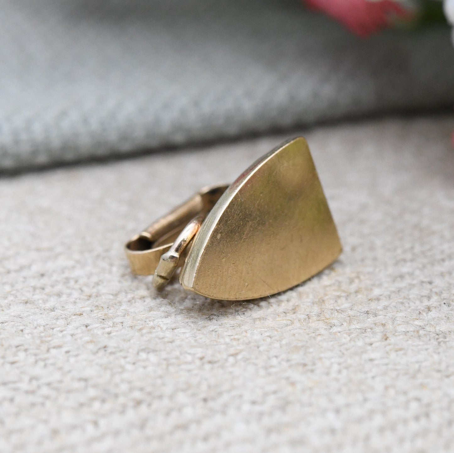 Vintage 9ct Gold Iron Charm Pendant 1973 - Traditional Old Fashioned Style Home Maker Domestic Gift for Charm Bracelet | UK Hallmarks