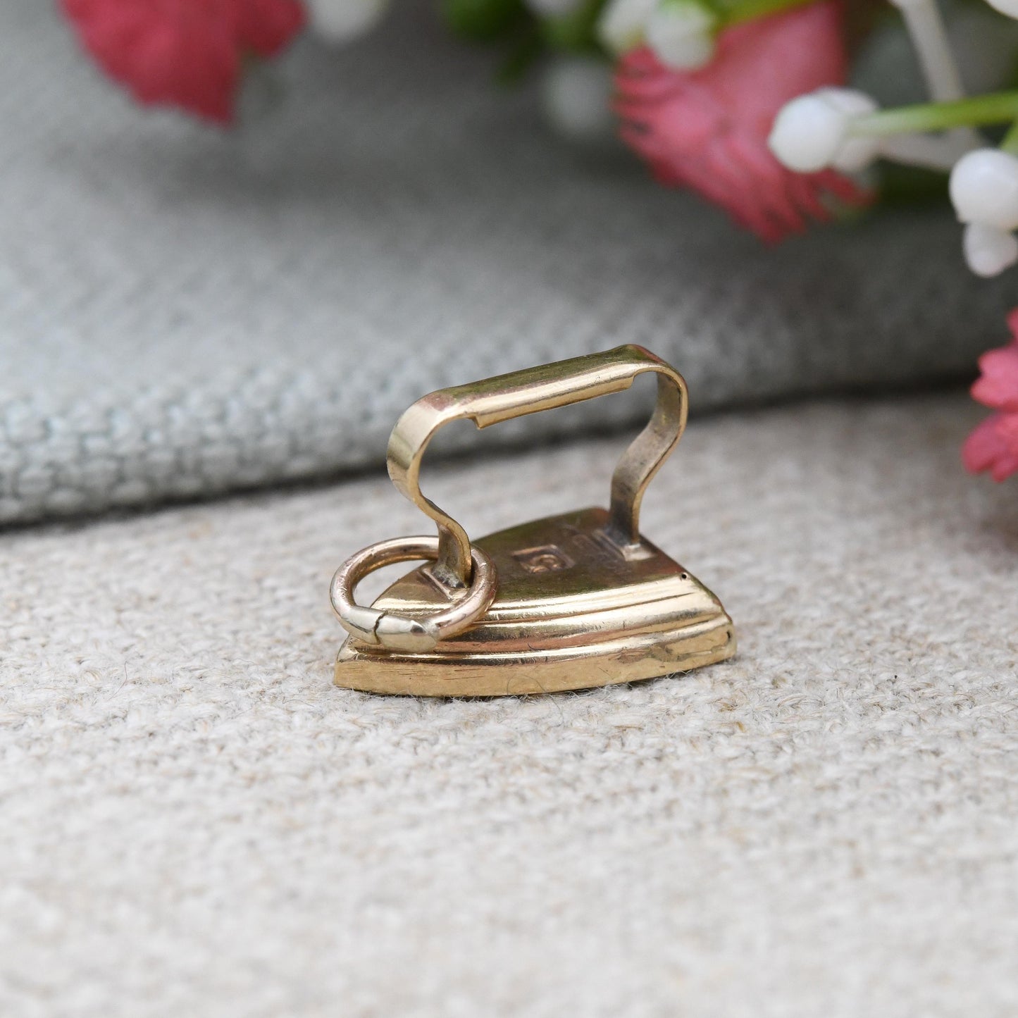 Vintage 9ct Gold Iron Charm Pendant 1973 - Traditional Old Fashioned Style Home Maker Domestic Gift for Charm Bracelet | UK Hallmarks