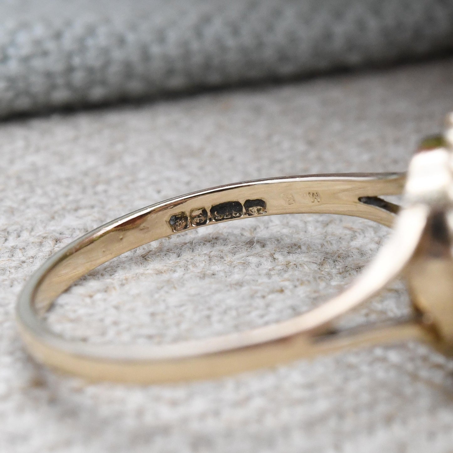 Vintage 9ct Gold Garnet Statement Ring 1975 - January Birthstone Large Stone | Gold Jewellery Rope Twist Bezel | UK Size - Q | US Size - 8