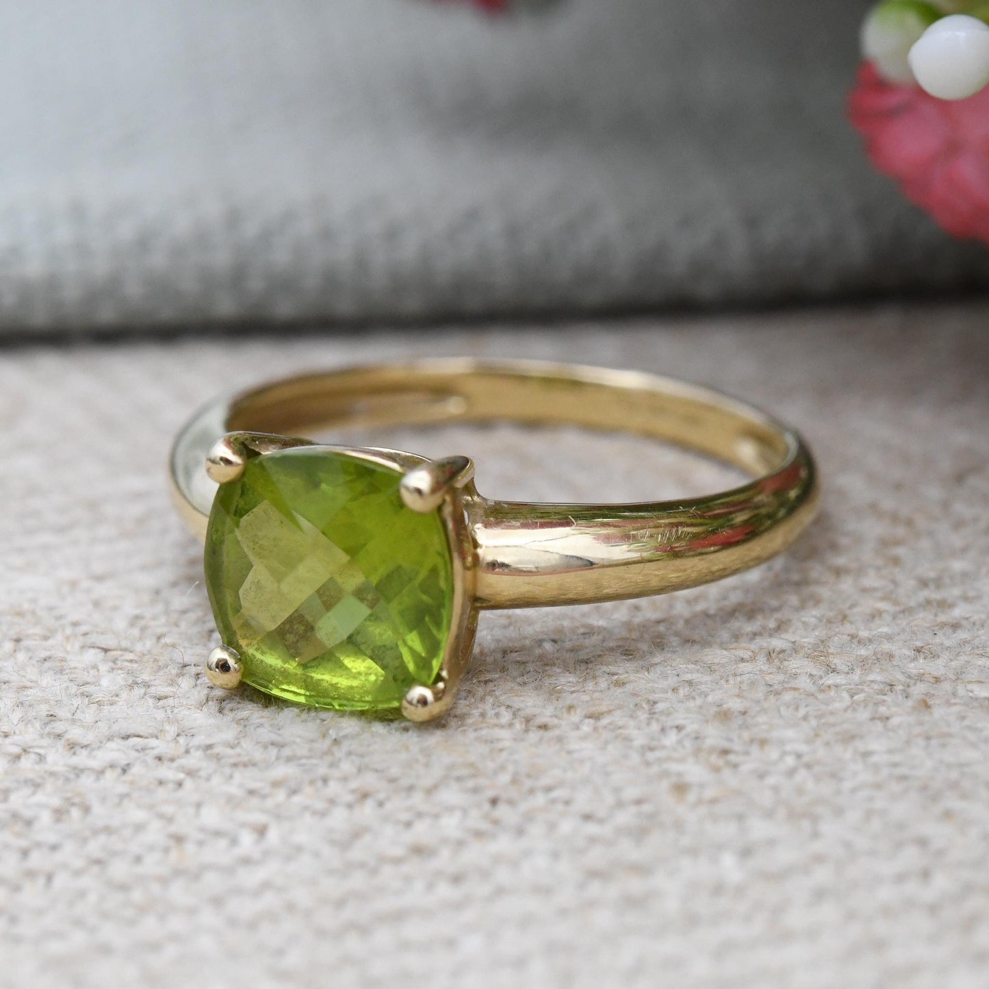 9ct Gold Peridot Solitaire Ring 2006 - Large Light Green Square Faceted Stone | Pretty Occasional Ring | UK Size - P | US Size - 7 1/2