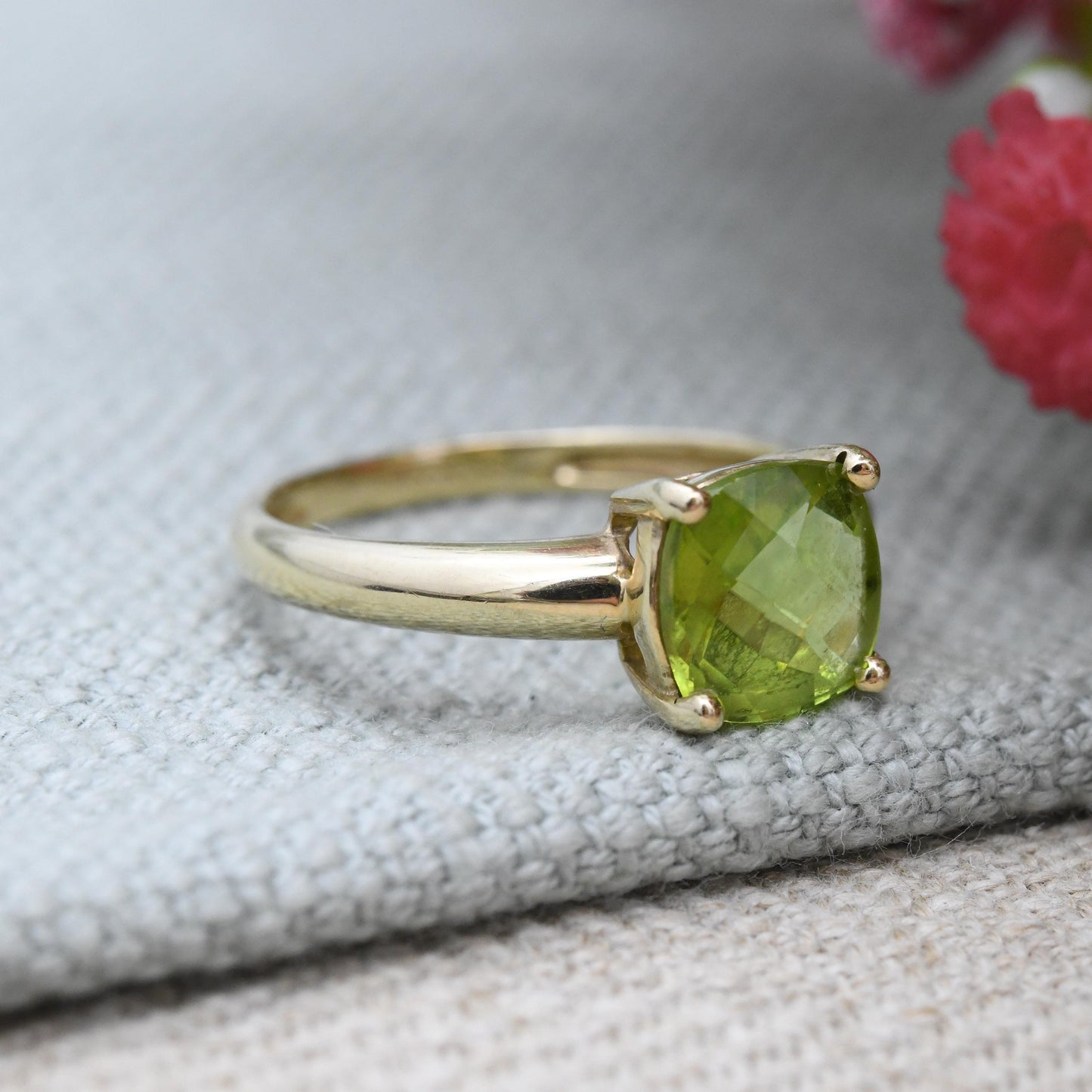 9ct Gold Peridot Solitaire Ring 2006 - Large Light Green Square Faceted Stone | Pretty Occasional Ring | UK Size - P | US Size - 7 1/2