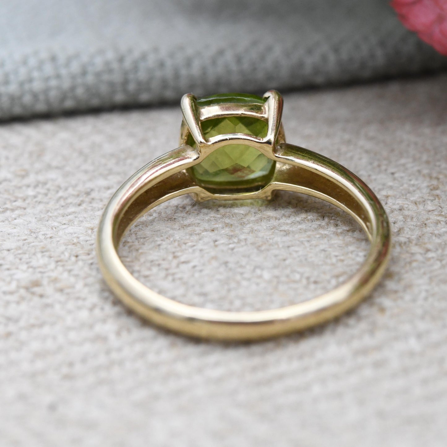 9ct Gold Peridot Solitaire Ring 2006 - Large Light Green Square Faceted Stone | Pretty Occasional Ring | UK Size - P | US Size - 7 1/2