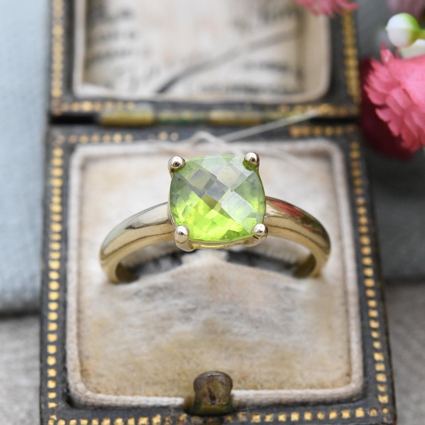 9ct Gold Peridot Solitaire Ring 2006 - Large Light Green Square Faceted Stone | Pretty Occasional Ring | UK Size - P | US Size - 7 1/2