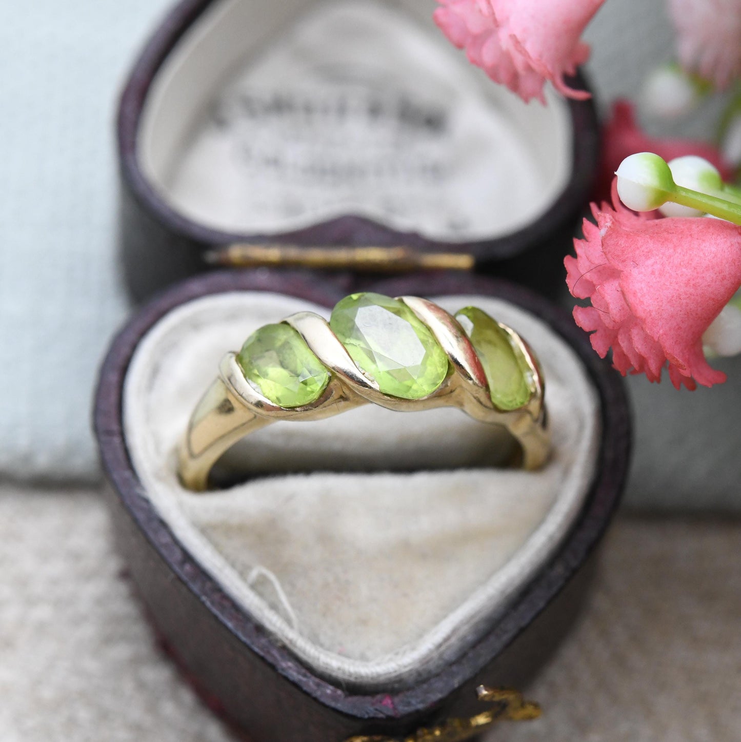 9ct Gold Peridot Three Stone Ring Twisted Bar Set - Oval 3 Stone Green Gemstone Jewellery Gift for Her | UK Size - O | US Size - 7
