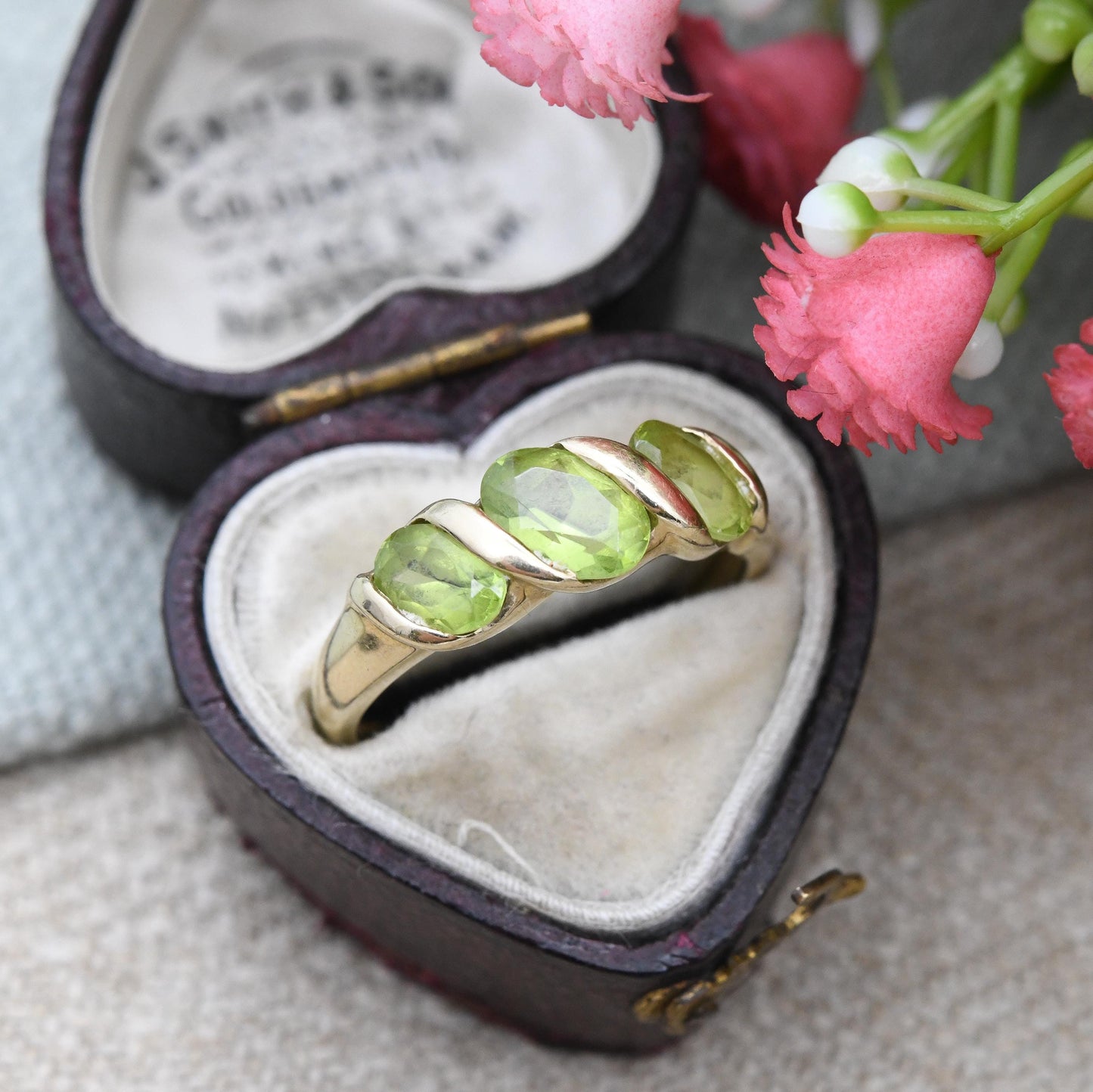 9ct Gold Peridot Three Stone Ring Twisted Bar Set - Oval 3 Stone Green Gemstone Jewellery Gift for Her | UK Size - O | US Size - 7