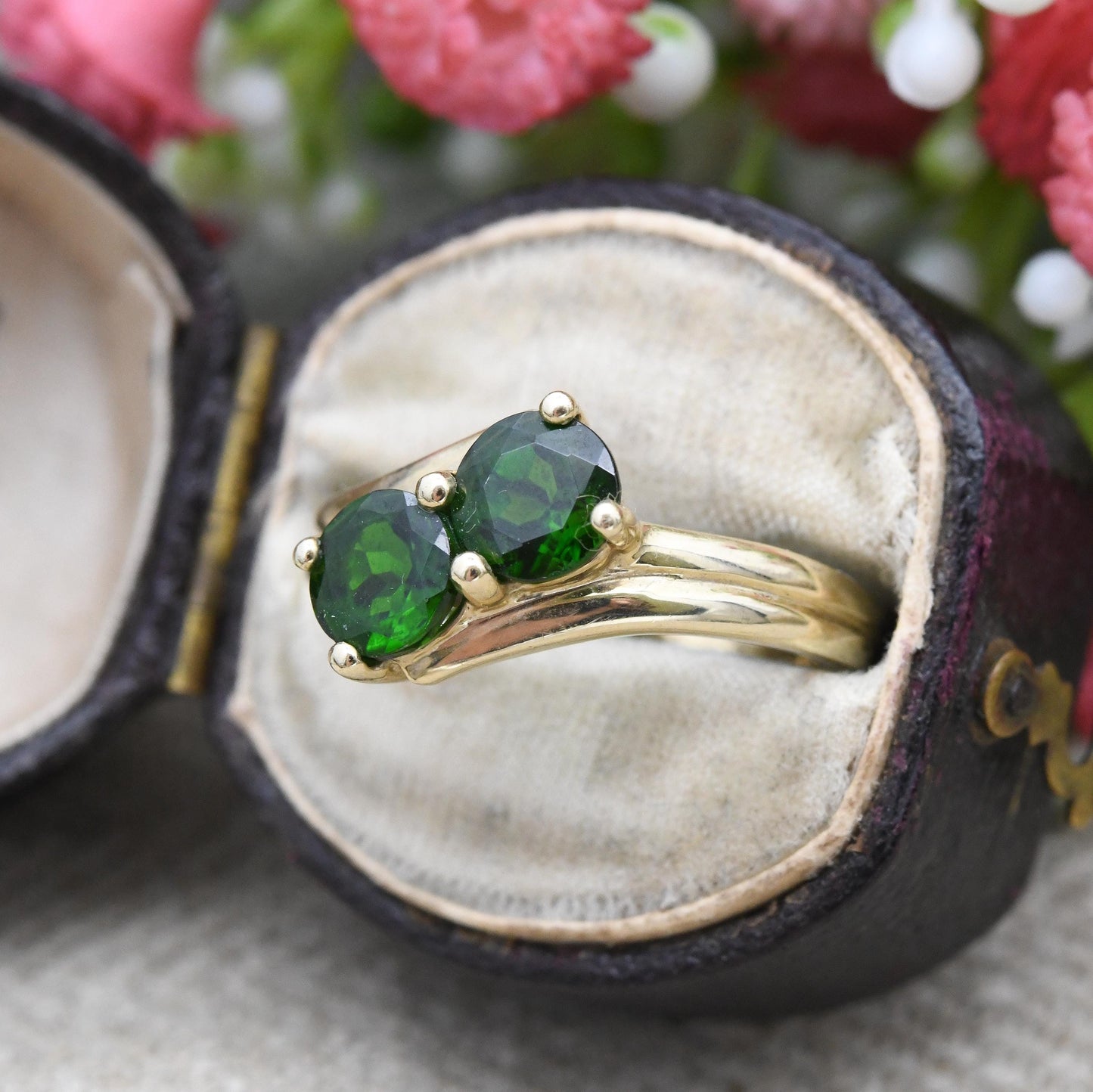 9ct Gold Toi et Moi Ring with Large Green Stones 2005 - Contemporary Cocktail Statement Gemstone Ring | UK Size - Q | US Size - 8