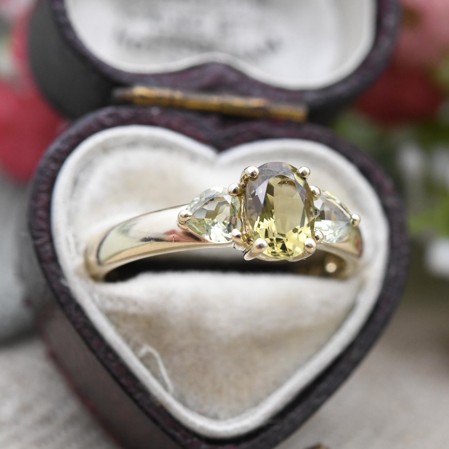 9ct Gold Citrine Ring with Heart Side Stones 2005 - Cocktail Ring Large Faceted Three Stone Jewellery | UK Size - Q 1/2 | US Size - 8 1/4