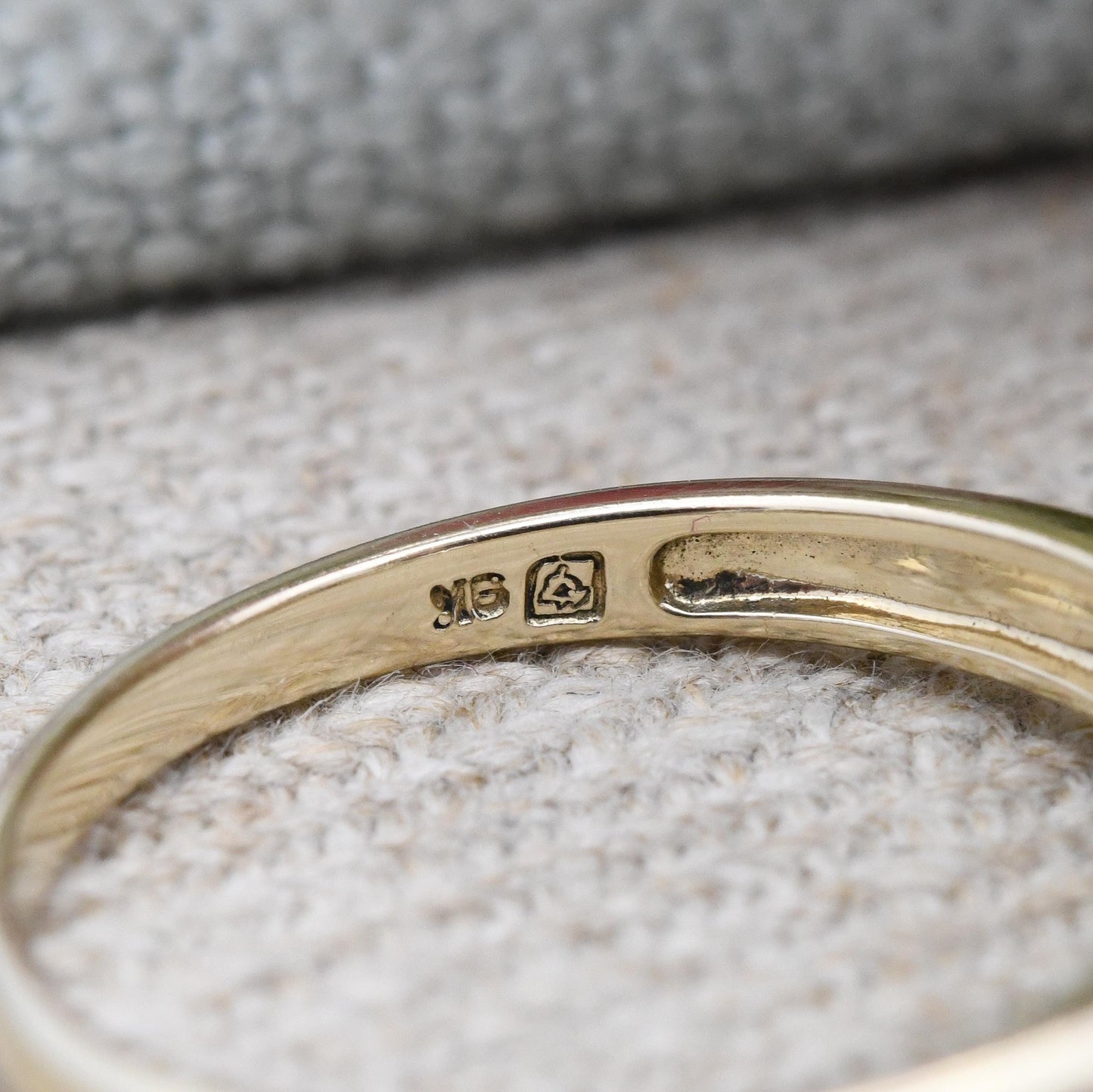 9ct Gold Citrine Ring with Heart Side Stones 2005 - Cocktail Ring Large Faceted Three Stone Jewellery | UK Size - Q 1/2 | US Size - 8 1/4