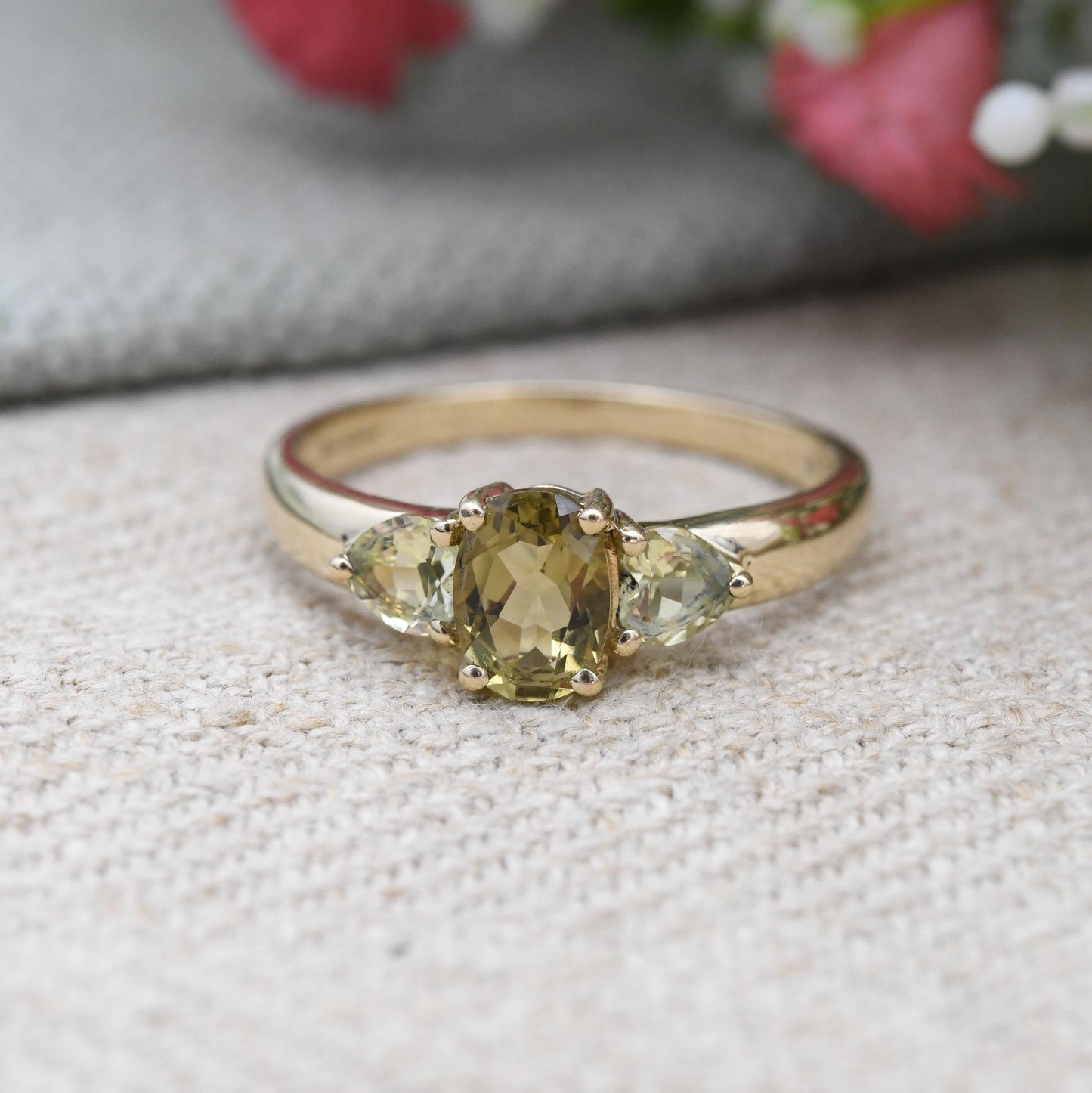 9ct Gold Citrine Ring with Heart Side Stones 2005 - Cocktail Ring Large Faceted Three Stone Jewellery | UK Size - Q 1/2 | US Size - 8 1/4