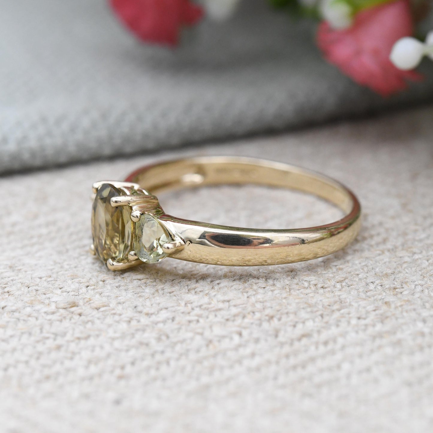 9ct Gold Citrine Ring with Heart Side Stones 2005 - Cocktail Ring Large Faceted Three Stone Jewellery | UK Size - Q 1/2 | US Size - 8 1/4