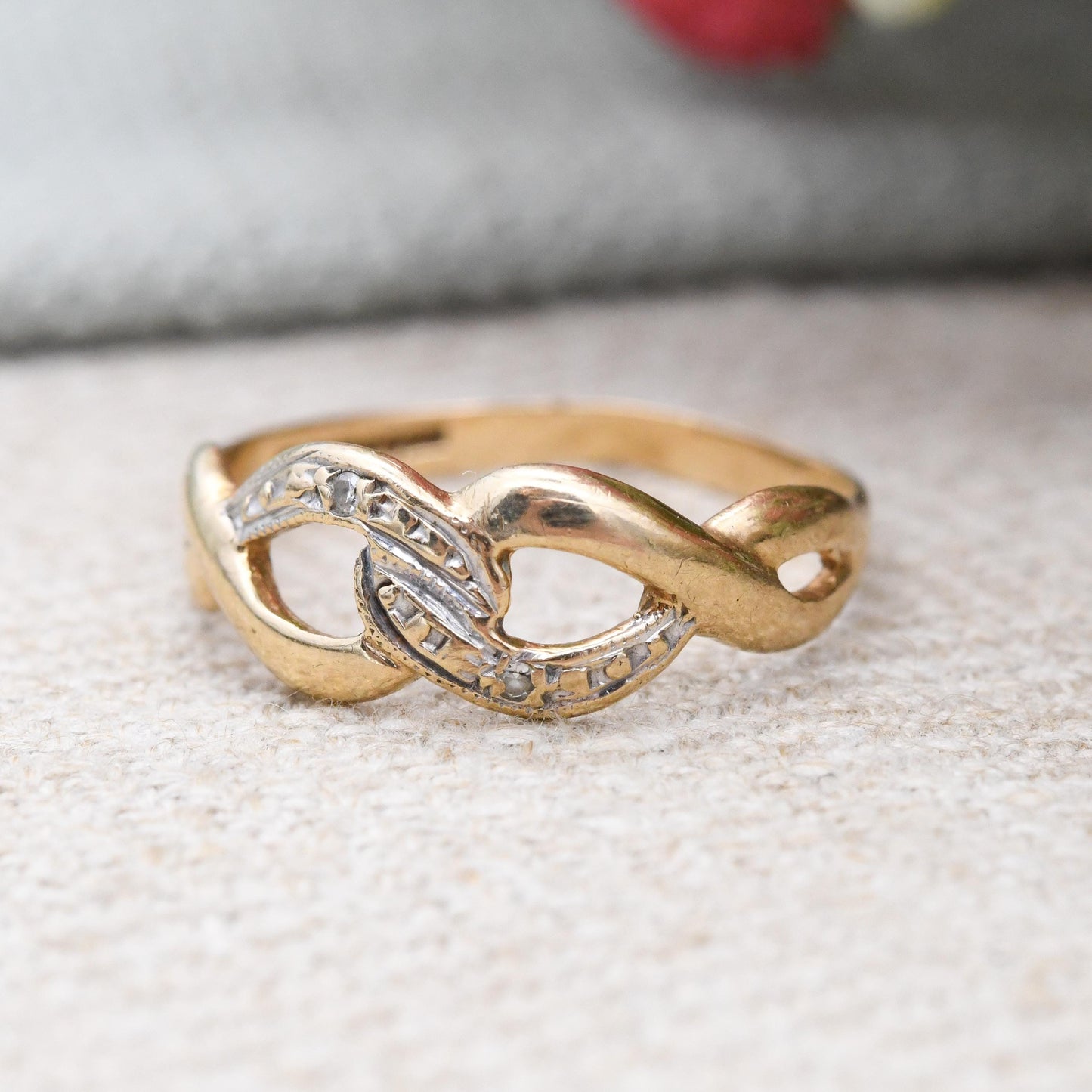 Vintage 9ct Gold Diamond Lovers Knot Ring 1994 - Crossover Knotted Band Pretty Stacking Ring Jewellery Gift | UK Size - N 1/2 | US Size - 7