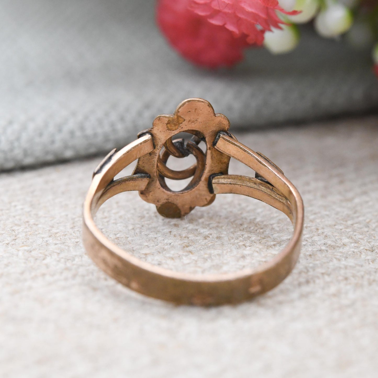 Antique Rolled Gold Knot Ring with Split Shoulders - Scalloped Edge Engraved Detail | Lover's Knot Ring | UK Size - M 1/2 | US Size - 6 1/2