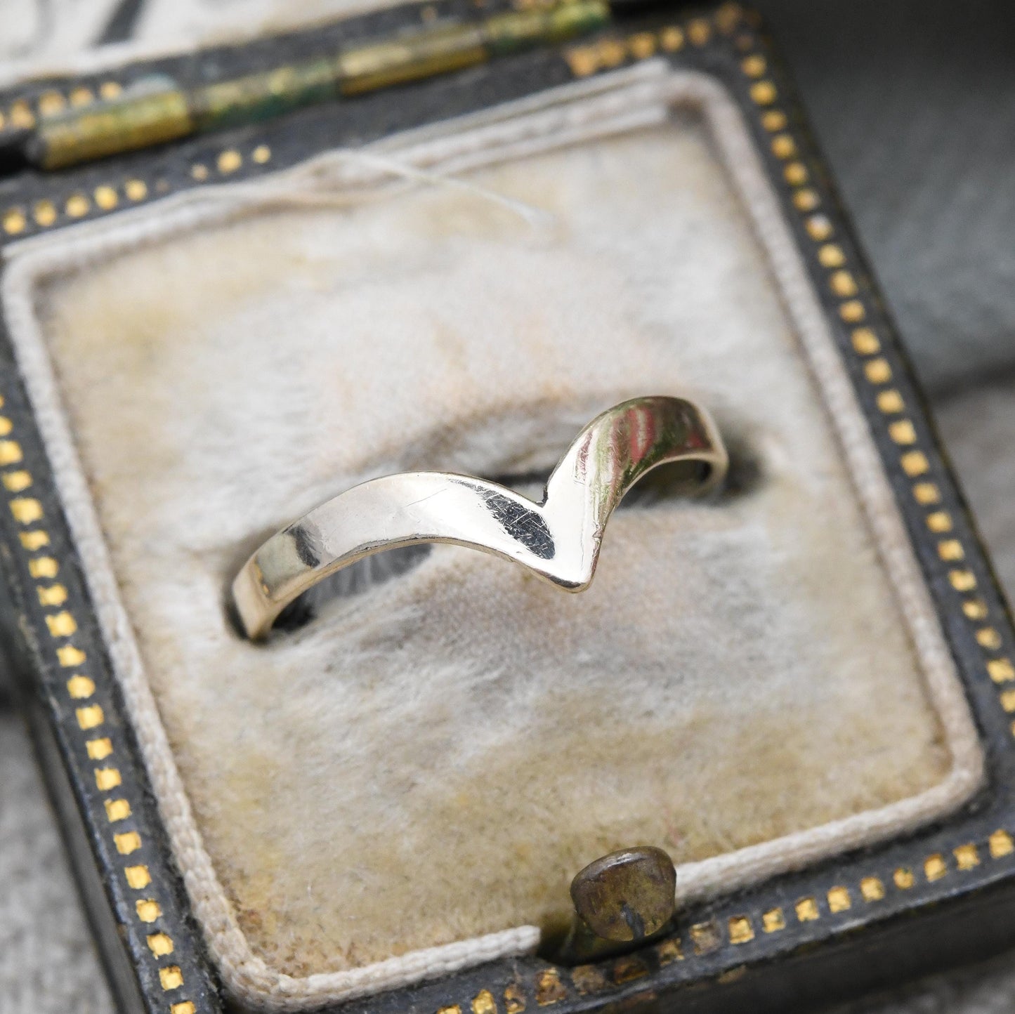 Vintage 9ct Gold Wishbone Ring Pinkie or Midi Ring - Small Size Yellow Gold V Shaped Band Ring | UK Size - J | US Size - 4 3/4