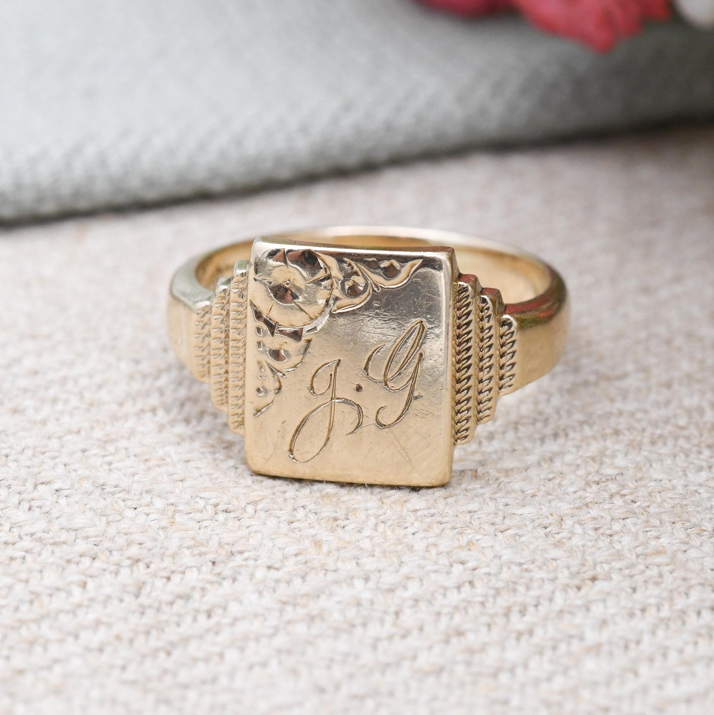 Vintage 9ct Gold Signet Ring 1966 Engraved - Initial Letters JG | Heavy Solid Gold Ring | Gift for Him | UK Size - S 1/2 | US Size - 9 1/2