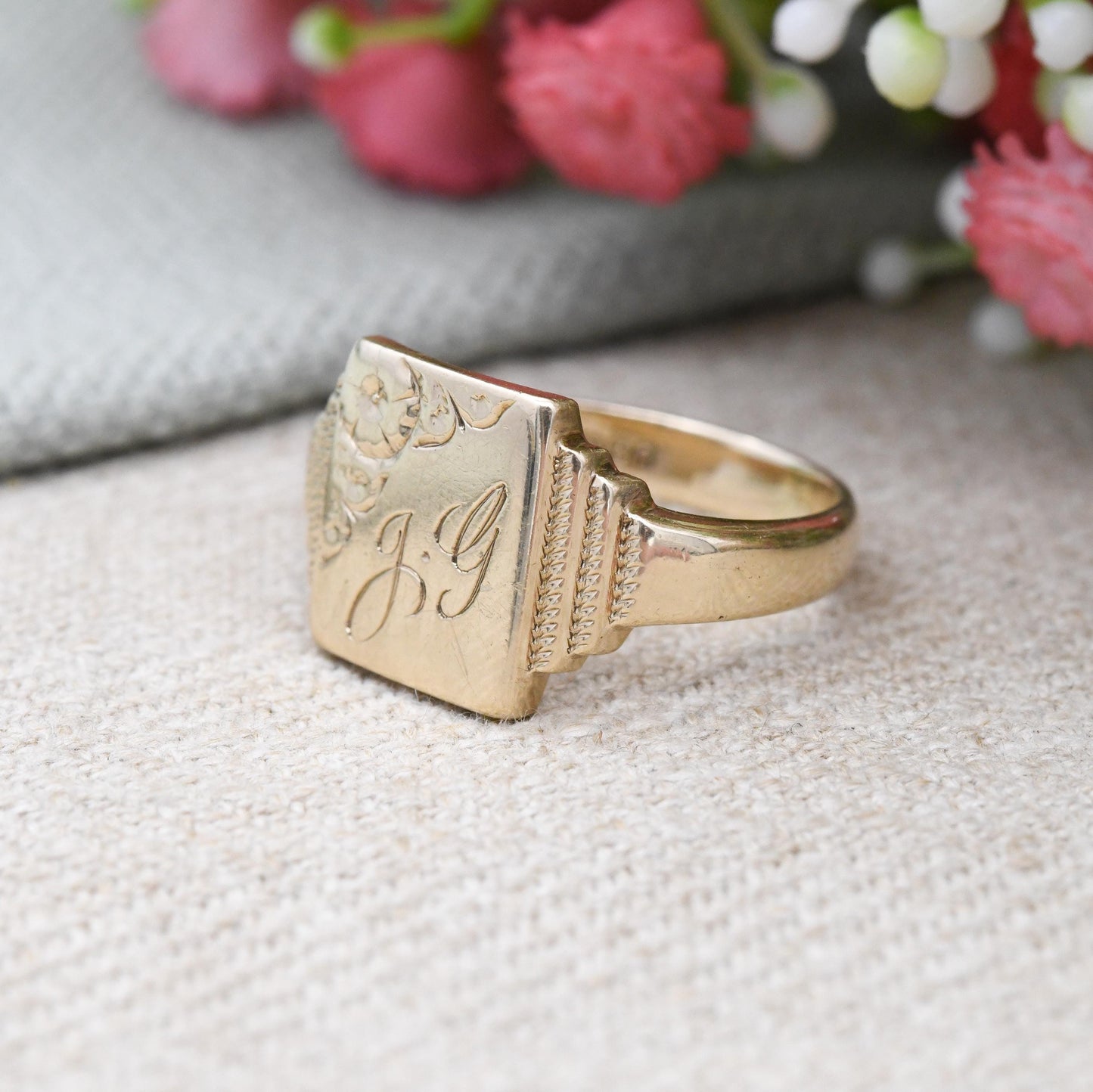 Vintage 9ct Gold Signet Ring 1966 Engraved - Initial Letters JG | Heavy Solid Gold Ring | Gift for Him | UK Size - S 1/2 | US Size - 9 1/2