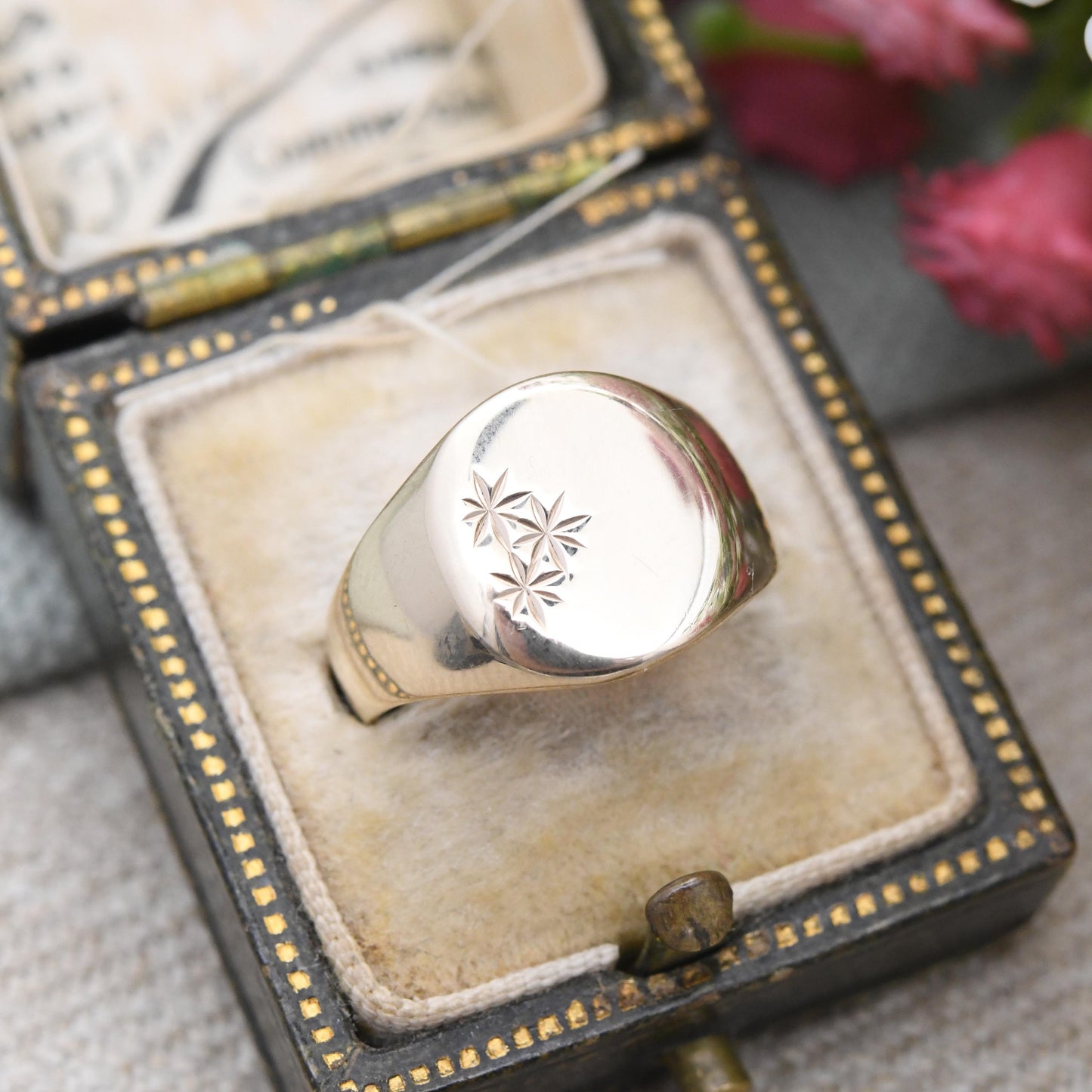 Vintage 9ct Gold Signet Ring 1986 with Diamond Cut Star Design - Chunky Small Gold Pinkie Ring Gift for Him | UK Size - J 1/2 | US Size - 5