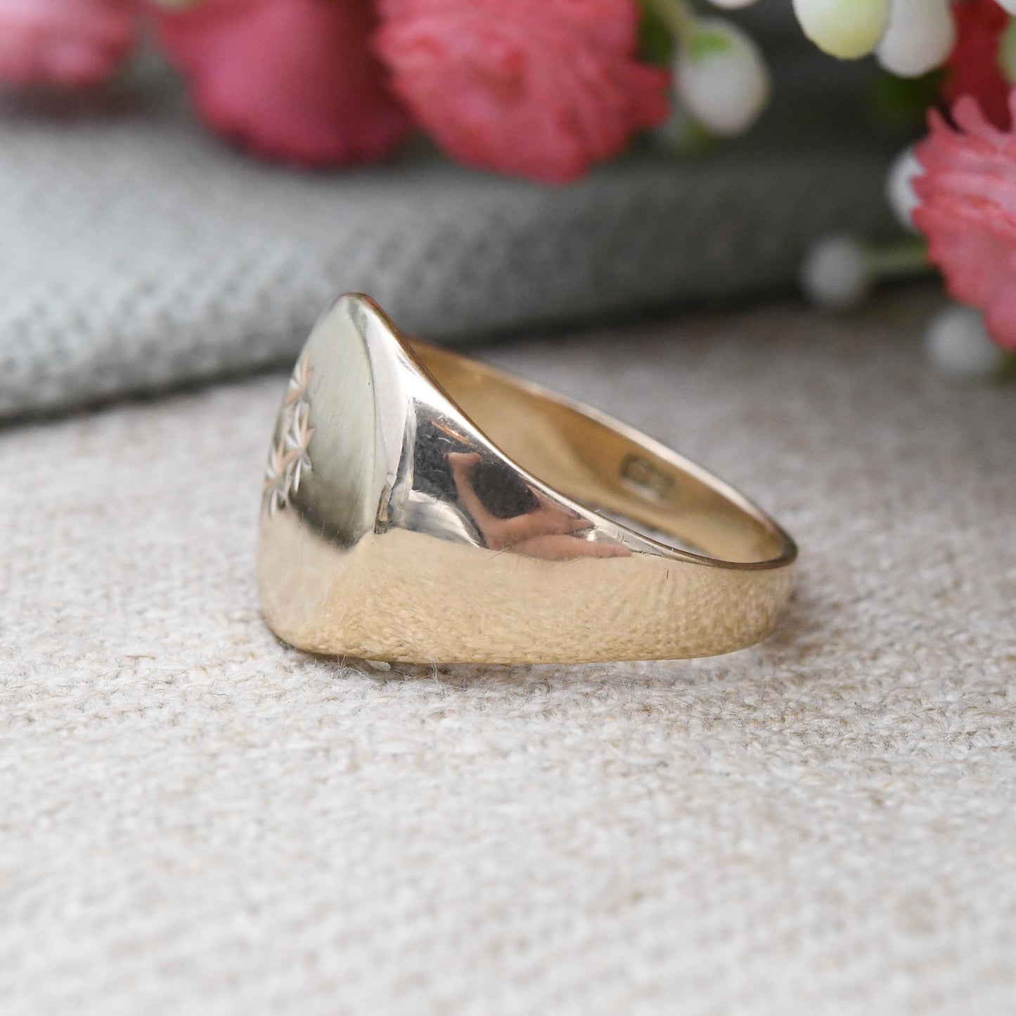 Vintage 9ct Gold Signet Ring 1986 with Diamond Cut Star Design - Chunky Small Gold Pinkie Ring Gift for Him | UK Size - J 1/2 | US Size - 5