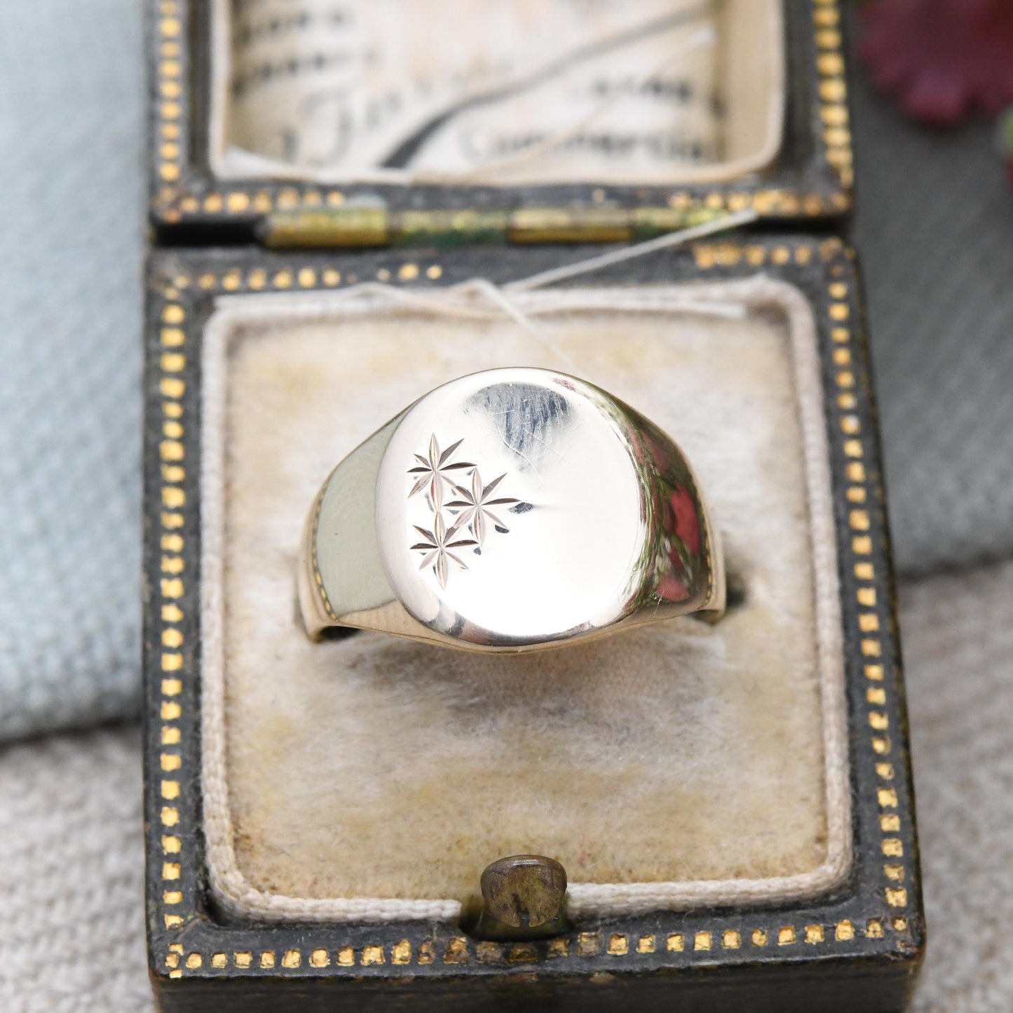Vintage 9ct Gold Signet Ring 1986 with Diamond Cut Star Design - Chunky Small Gold Pinkie Ring Gift for Him | UK Size - J 1/2 | US Size - 5