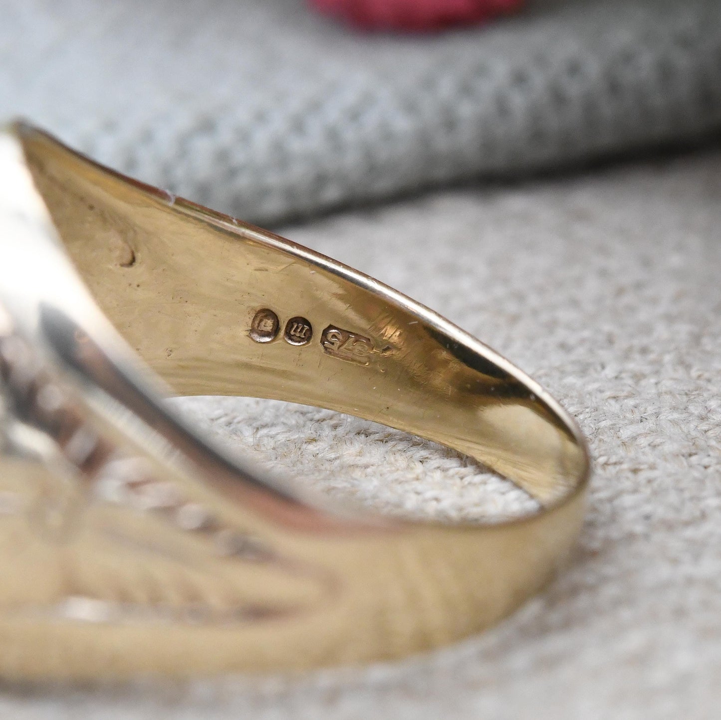 Vintage 9ct Gold Bloodstone Signet Ring 1967 with Flower Shank - Large Green Gemstone Ring Gift for Boyfriend | UK Size - P 1/2 US Size - 8