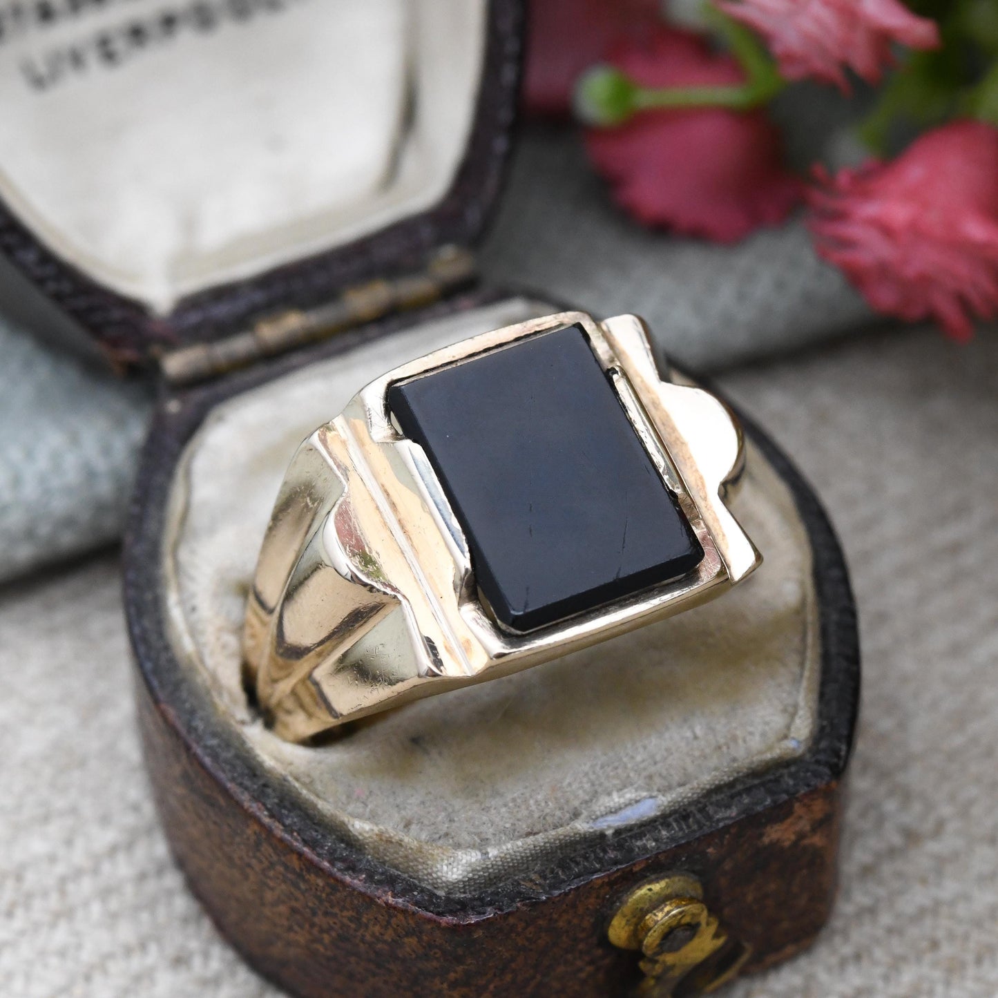 Vintage 9ct Gold Onyx Signet Ring 1964 LW&G - Solid Gold Jewellery Gift for Boyfriend Chunky Tank Style | UK Size - T 1/2 | US Size - 9 3/4