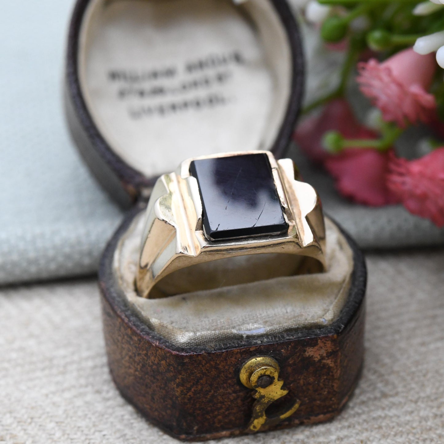 Vintage 9ct Gold Onyx Signet Ring 1964 LW&G - Solid Gold Jewellery Gift for Boyfriend Chunky Tank Style | UK Size - T 1/2 | US Size - 9 3/4