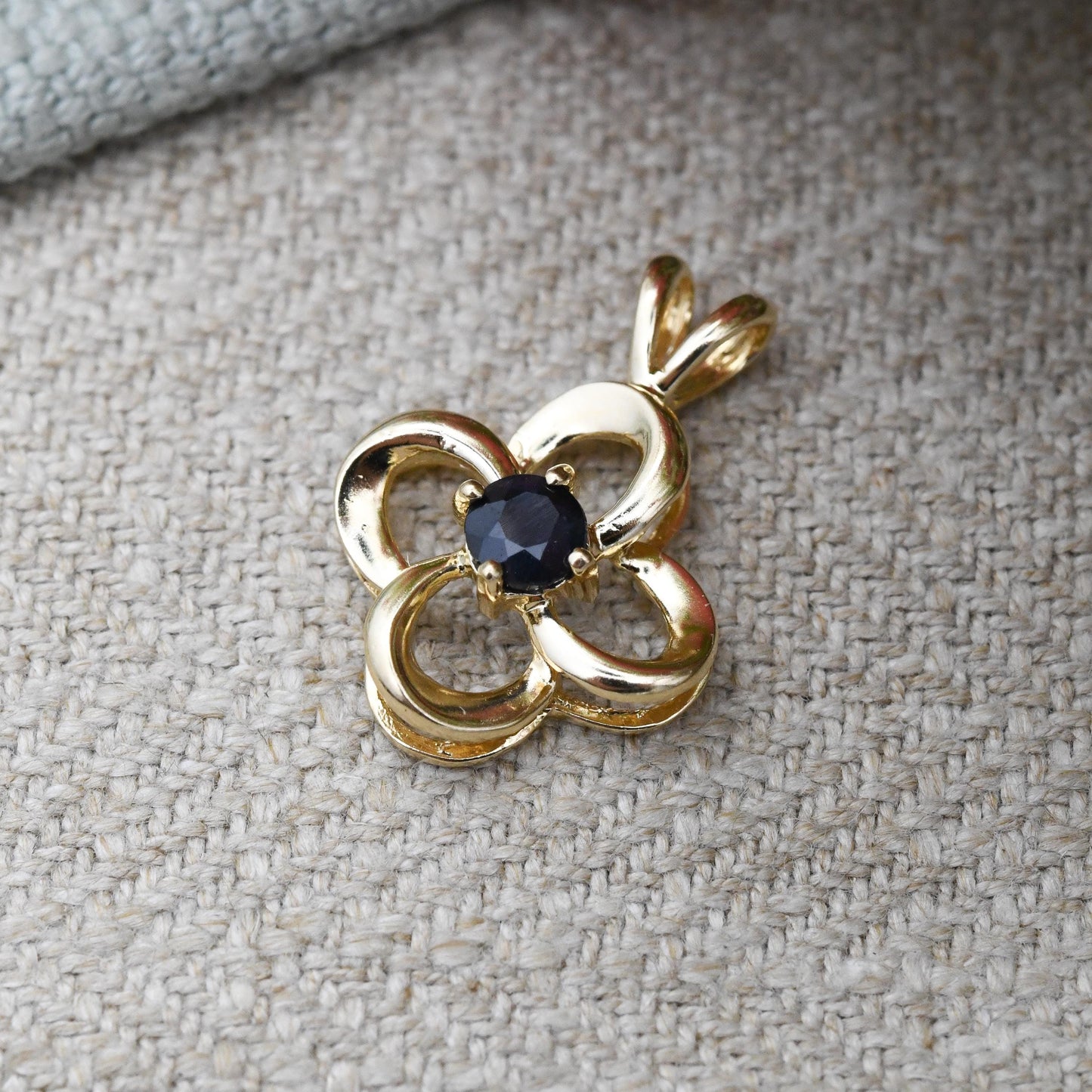 Vintage 14ct Gold Sapphire Flower Pendant - Quatrefoil Cross Shape Solitaire Gemstone | Jewellery Gift for Charm Necklace Stack